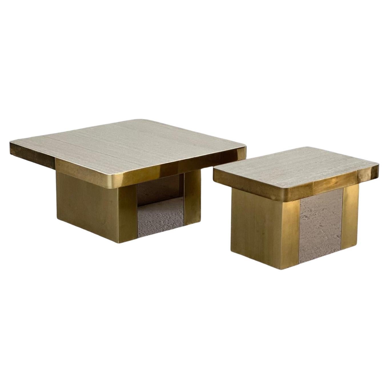Magnifique ensemble de 2 tables basses italiennes en travertin et laiton, années 1980