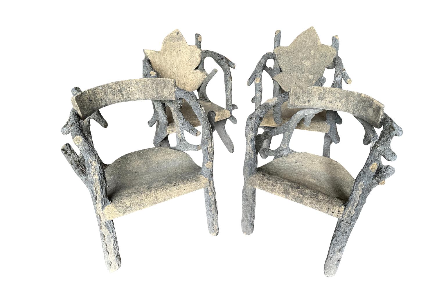 Français Magnifique ensemble de 4 chaises de jardin françaises en faux bois en vente