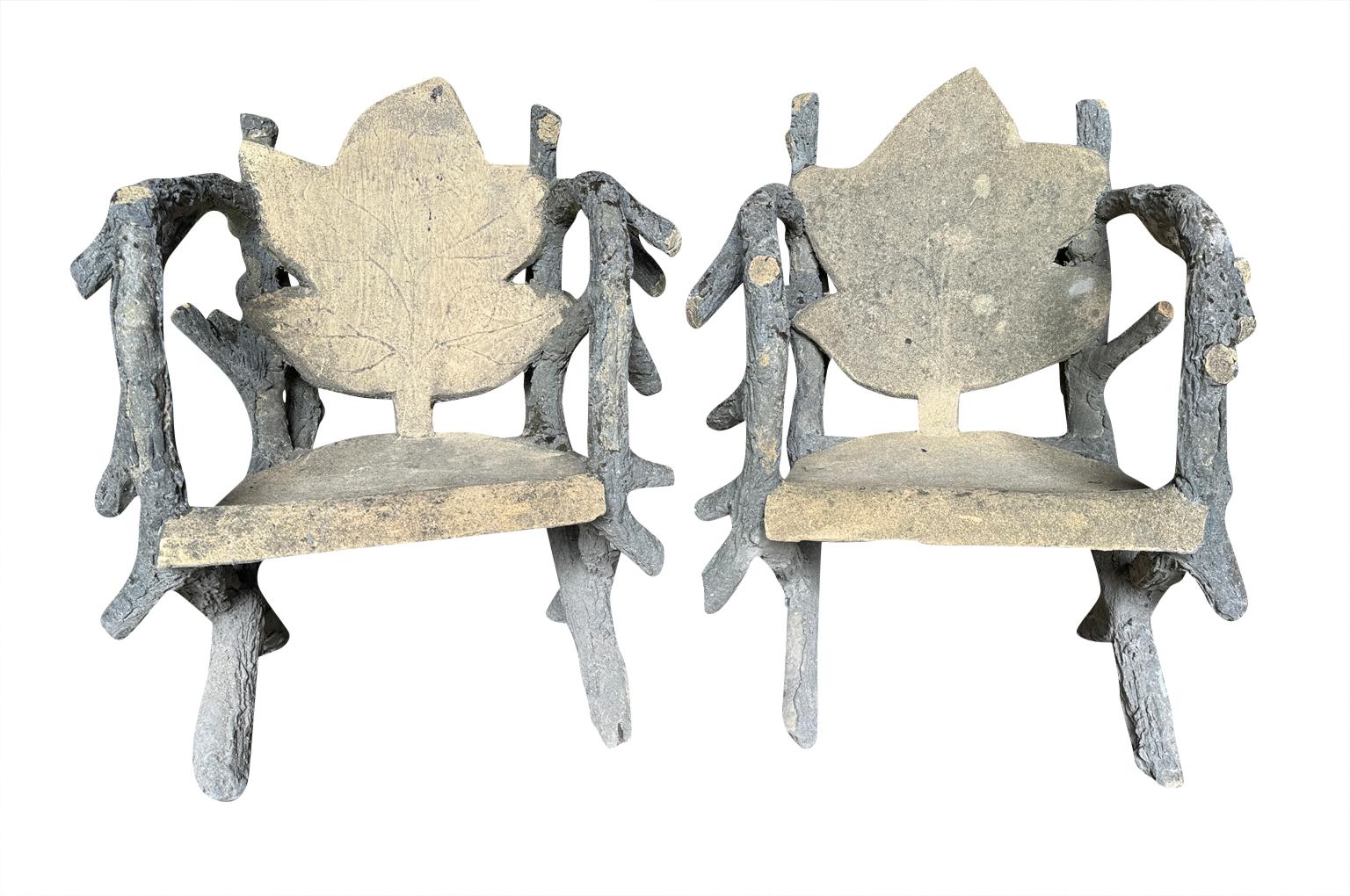 Magnifique ensemble de 4 chaises de jardin françaises en faux bois en vente 1