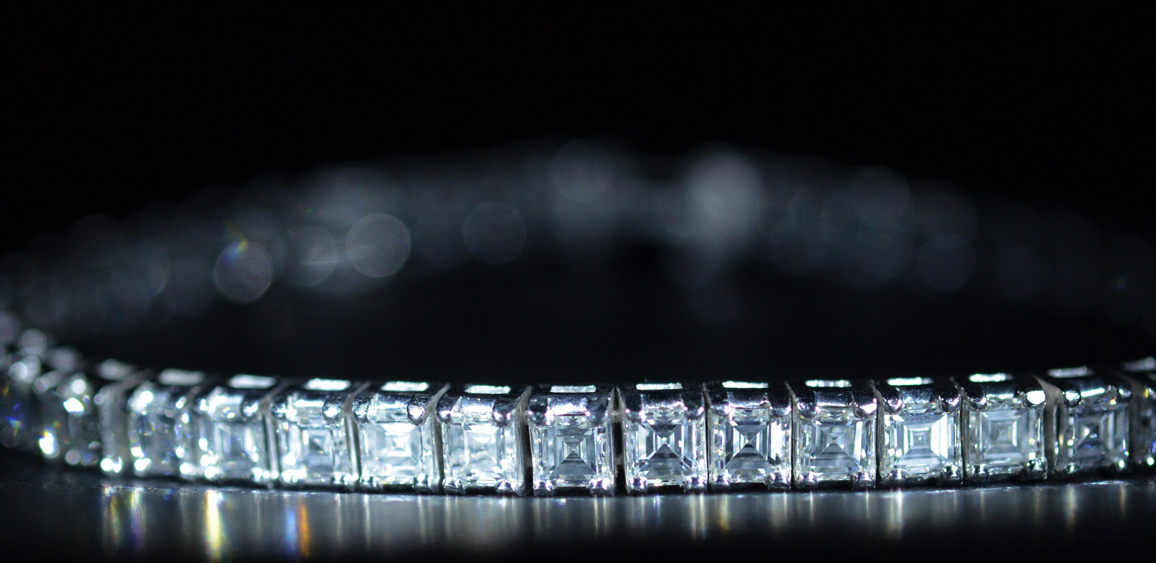 Impressive diamond line bracelet set with 15.84 carats of Asscher cut (square emerald cut or Carre Cut) diamonds. The diamonds have an approximate Gemological Institute of America clarity grade ranging from vvs1 to vs1 and a color grade of G. The