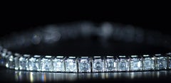 Outstanding Square Emerald Cut Diamond Bracelet 'Carre Cut' in Platinum
