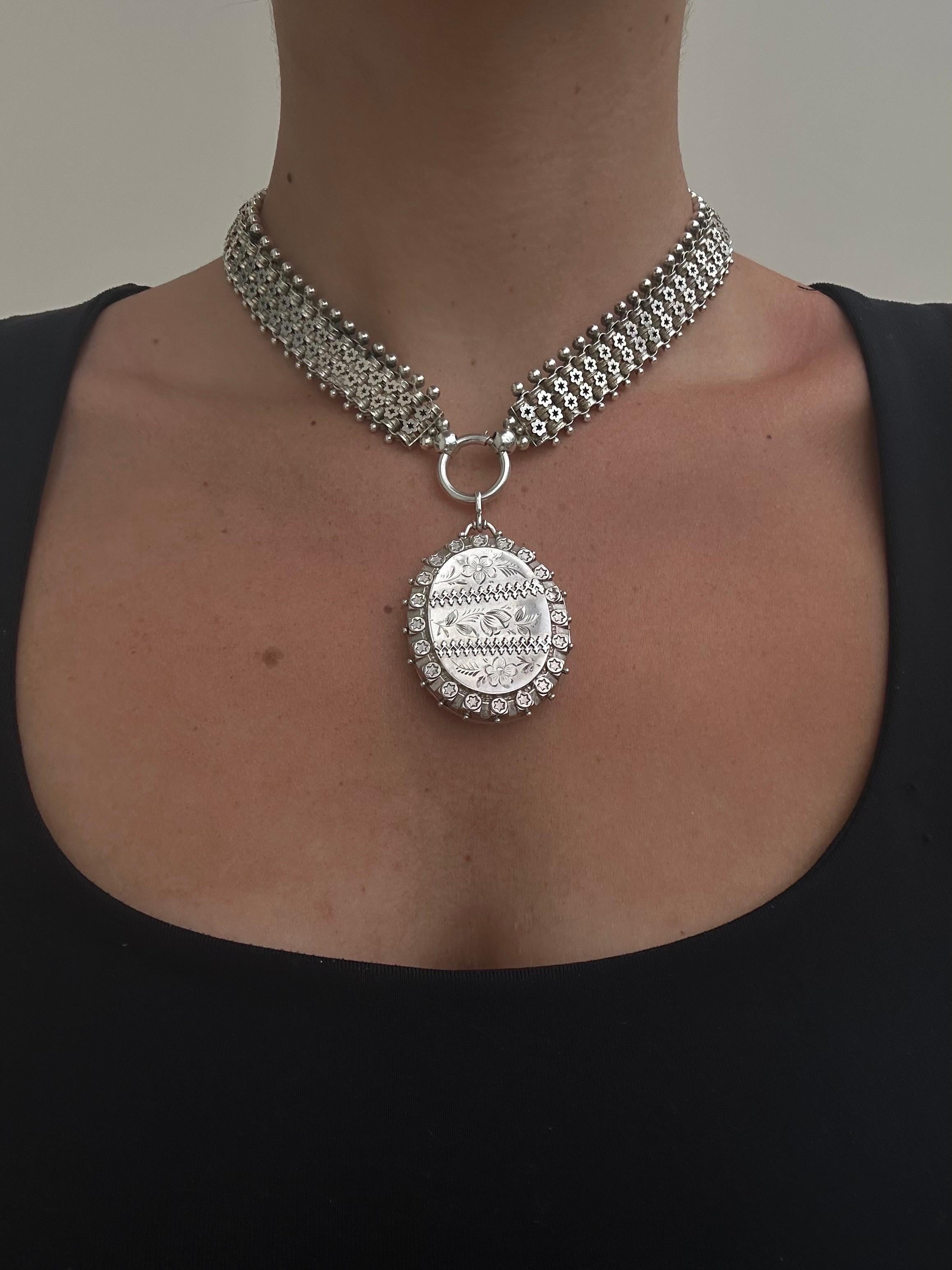 Outstanding Victorian circa 1887 Silver Collar with Locket Necklace In Good Condition For Sale In Chipping Campden, GB
