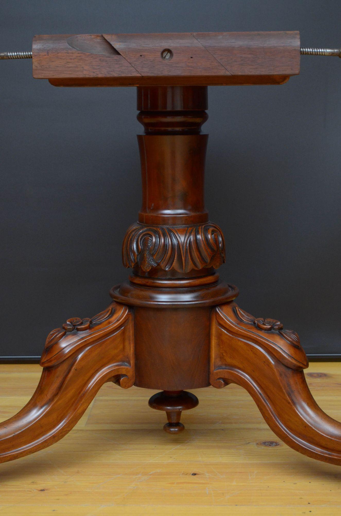 Outstanding Victorian Centre Table / Dining Table For Sale 6
