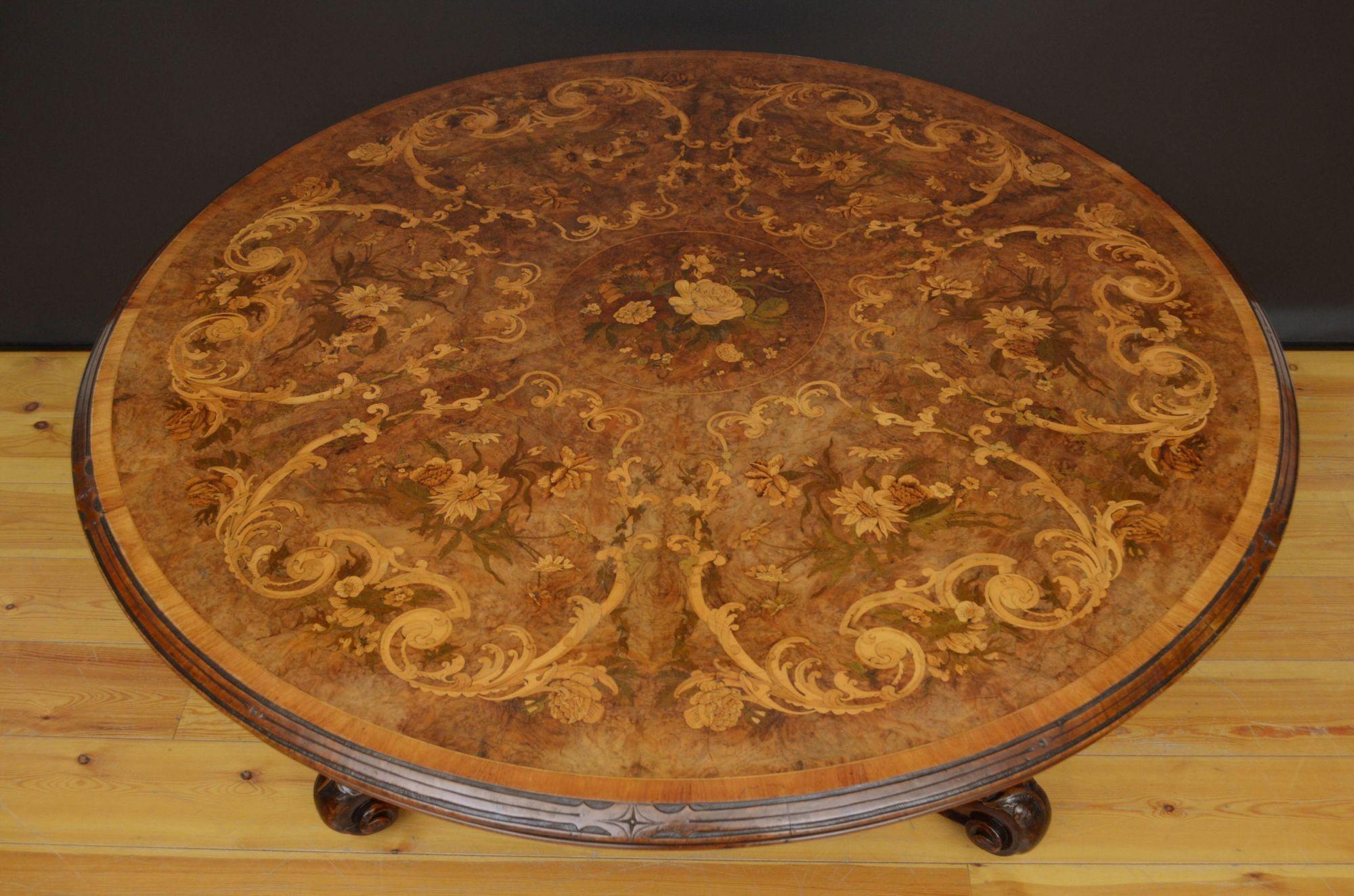 Outstanding Victorian Walnut Centre / Dining Table In Good Condition For Sale In Whaley Bridge, GB