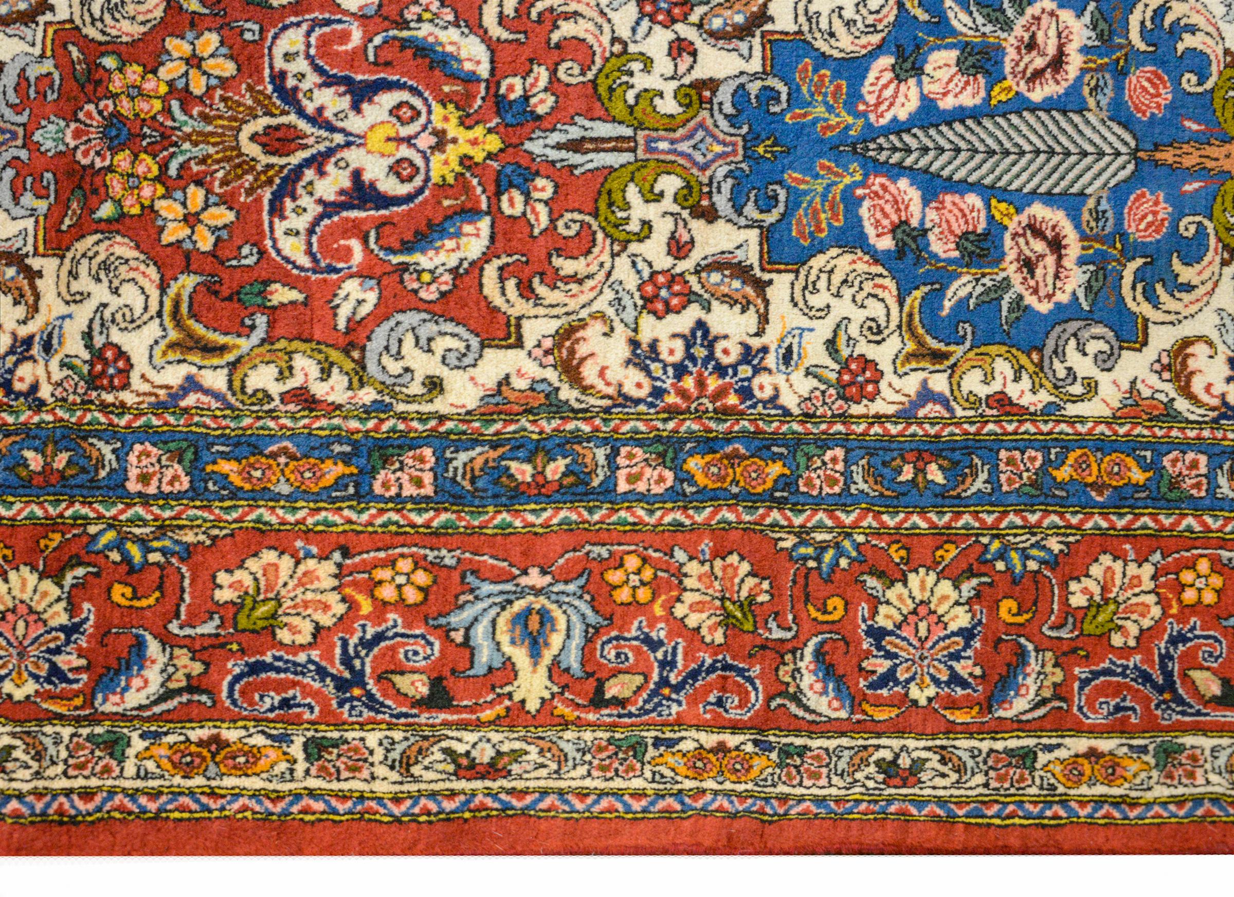 Outstanding Vintage Bakhtiari Rug In Good Condition For Sale In Chicago, IL