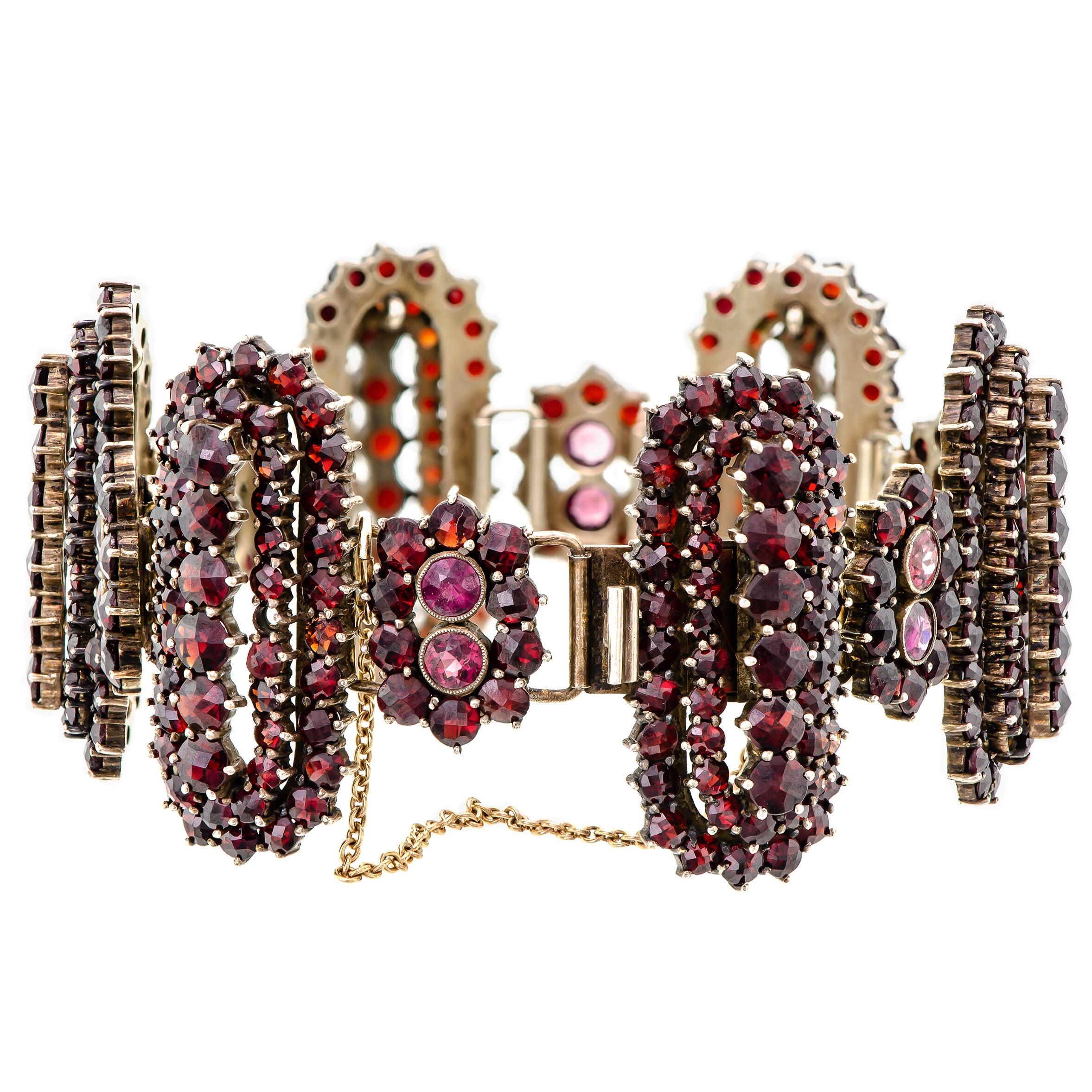 Outstanding Vintage Garnet and Gilt Hinged Wide Flexible Bracelet In Excellent Condition For Sale In Lombard, IL