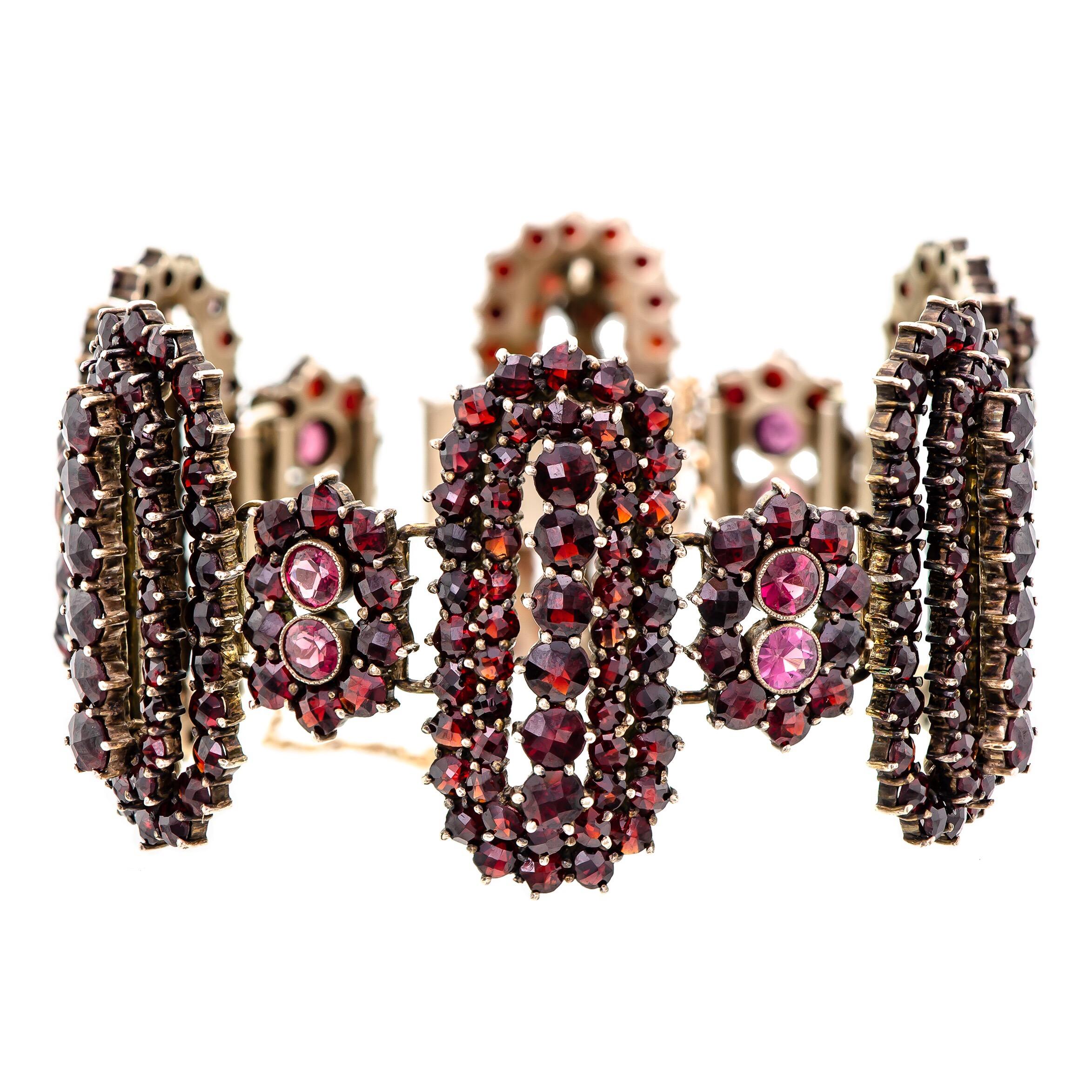 Women's or Men's Outstanding Vintage Garnet and Gilt Hinged Wide Flexible Bracelet For Sale