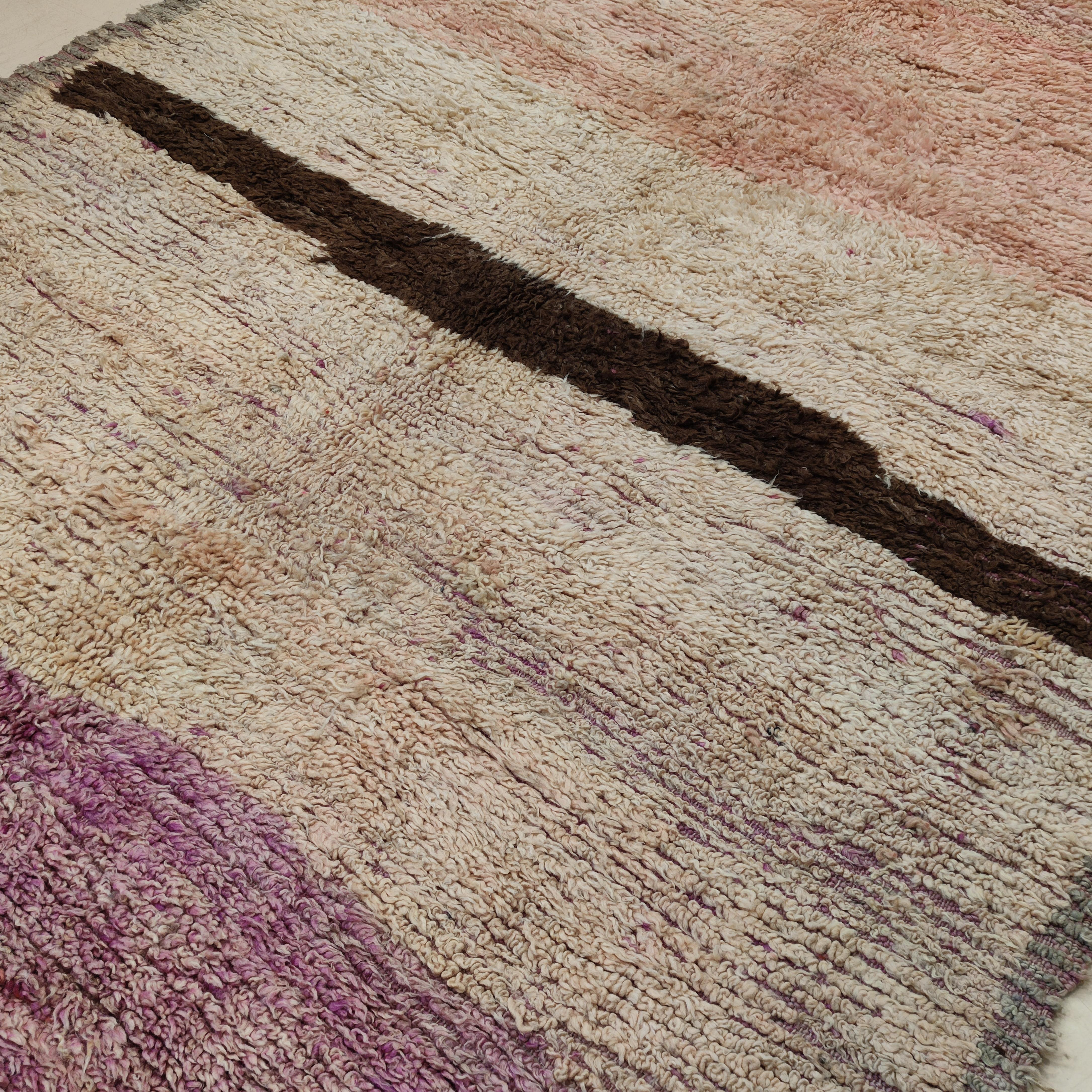 Wool Outstanding Vintage Light Pink Beni Mguild Open Field Moroccan Berber Rug For Sale