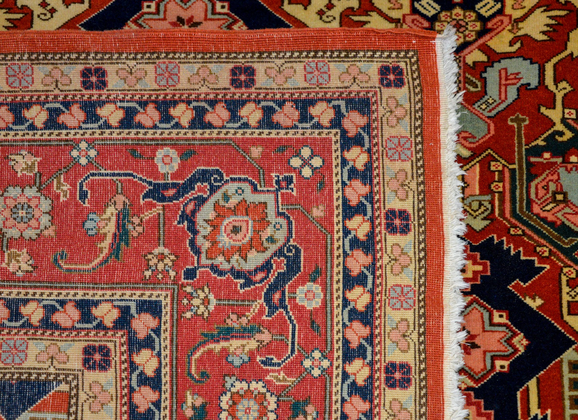Hervorragender Teppich im Vintage-Stil im Serapi-Stil im Angebot 2