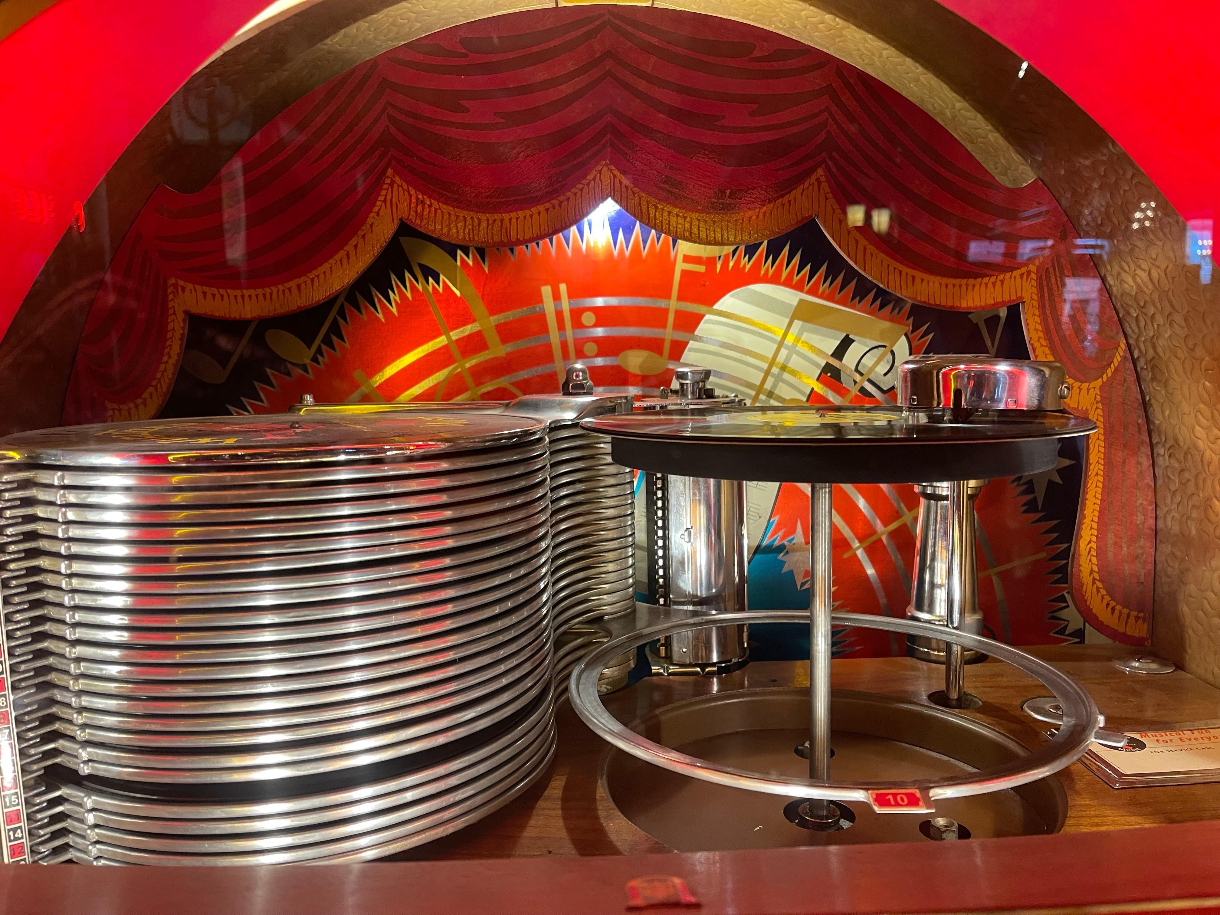 Magnifique boîte à gâteaux 1015 «bbler » de Wurlitzer et rare platine extension 4008 en vente 3