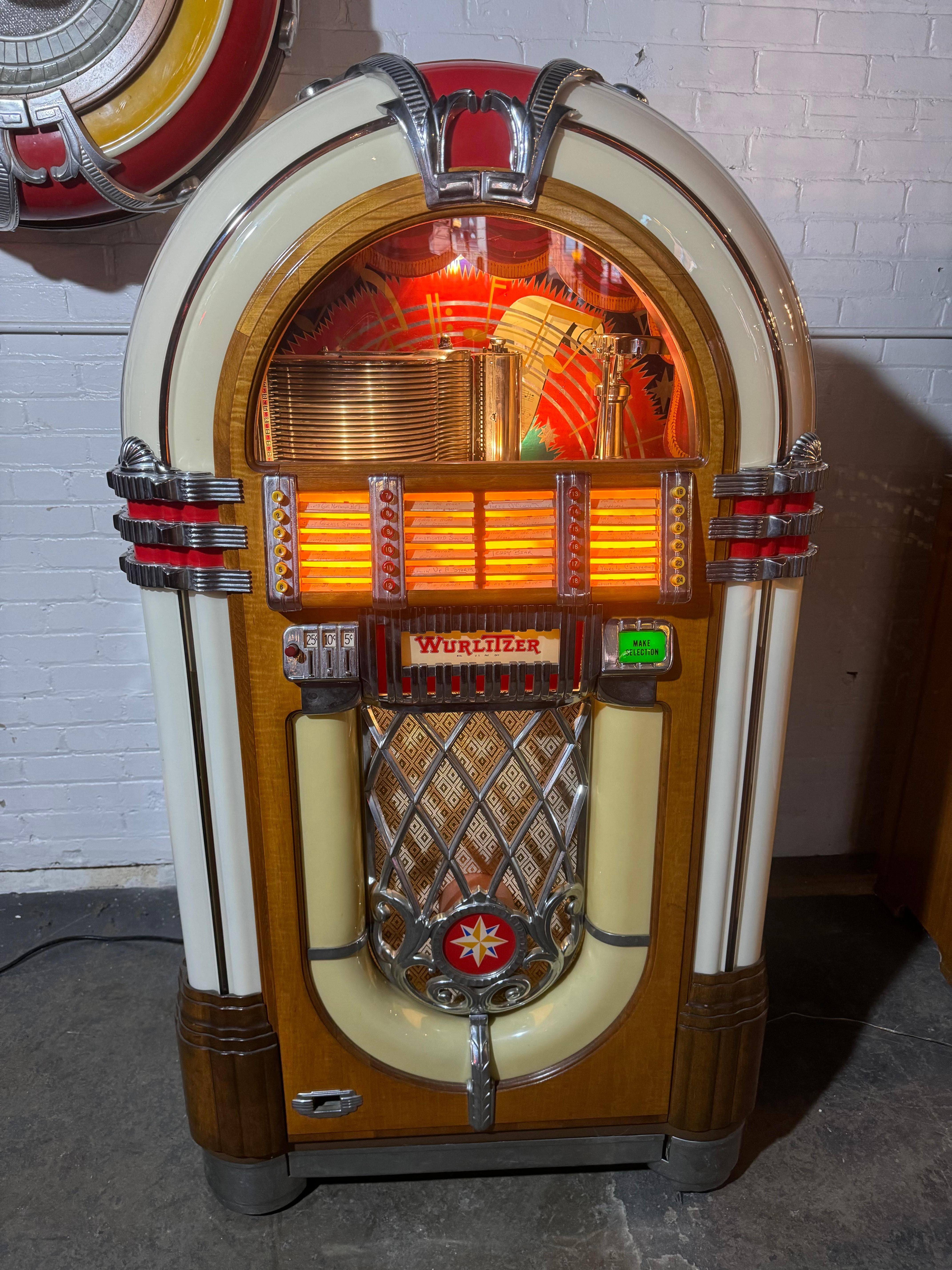 Américain Magnifique boîte à gâteaux 1015 «bbler » de Wurlitzer et rare platine extension 4008 en vente