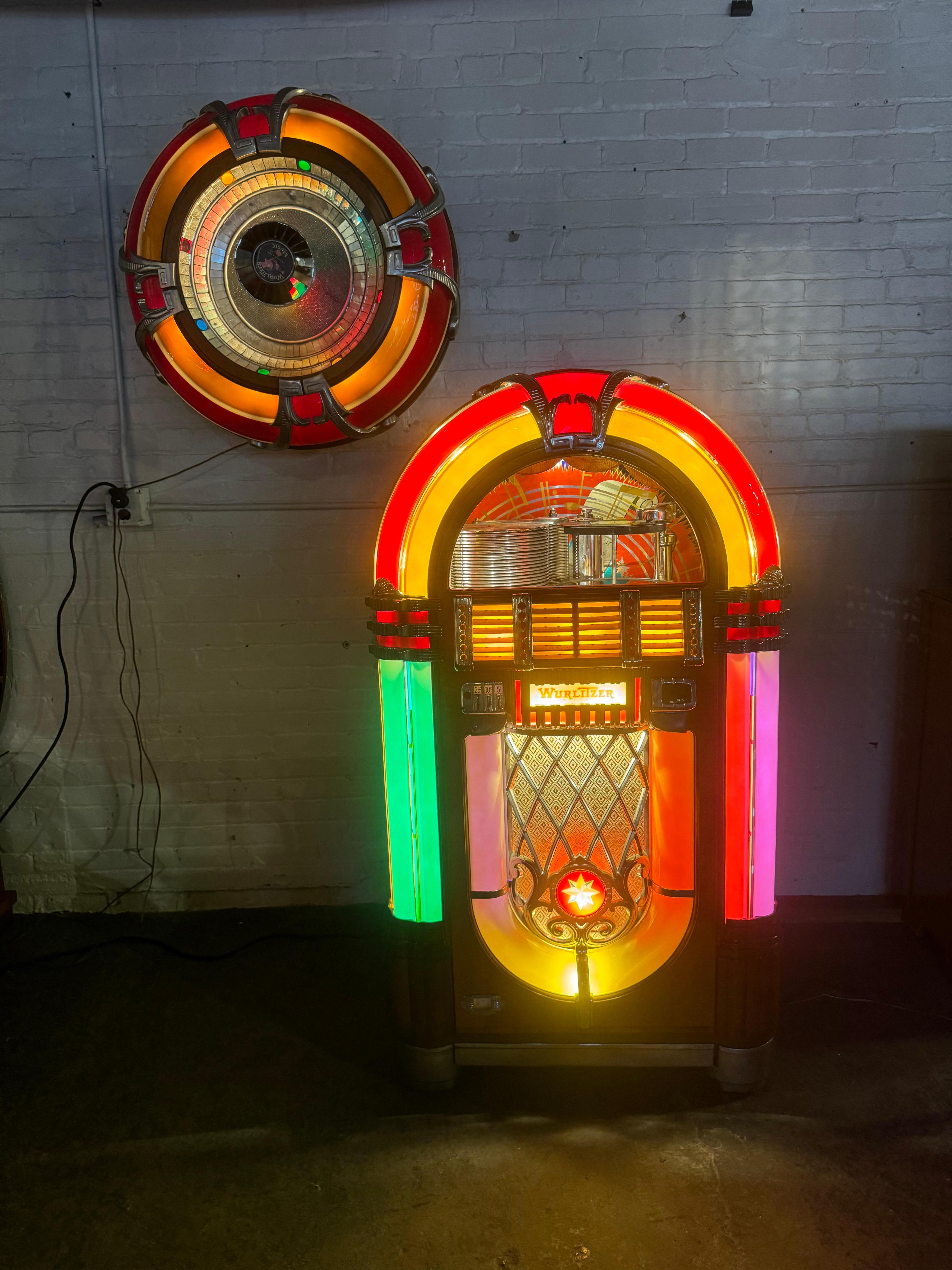 Milieu du XXe siècle Magnifique boîte à gâteaux 1015 «bbler » de Wurlitzer et rare platine extension 4008 en vente