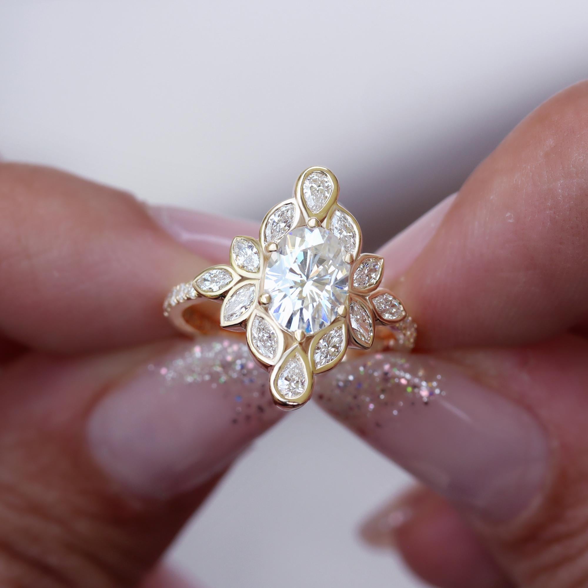 Ovaler 1,0 Karat Moissanit-Blumen-Verlobungsring mit Diamant-Ring Guard Lily #6 im Zustand „Neu“ im Angebot in Hertsliya, IL