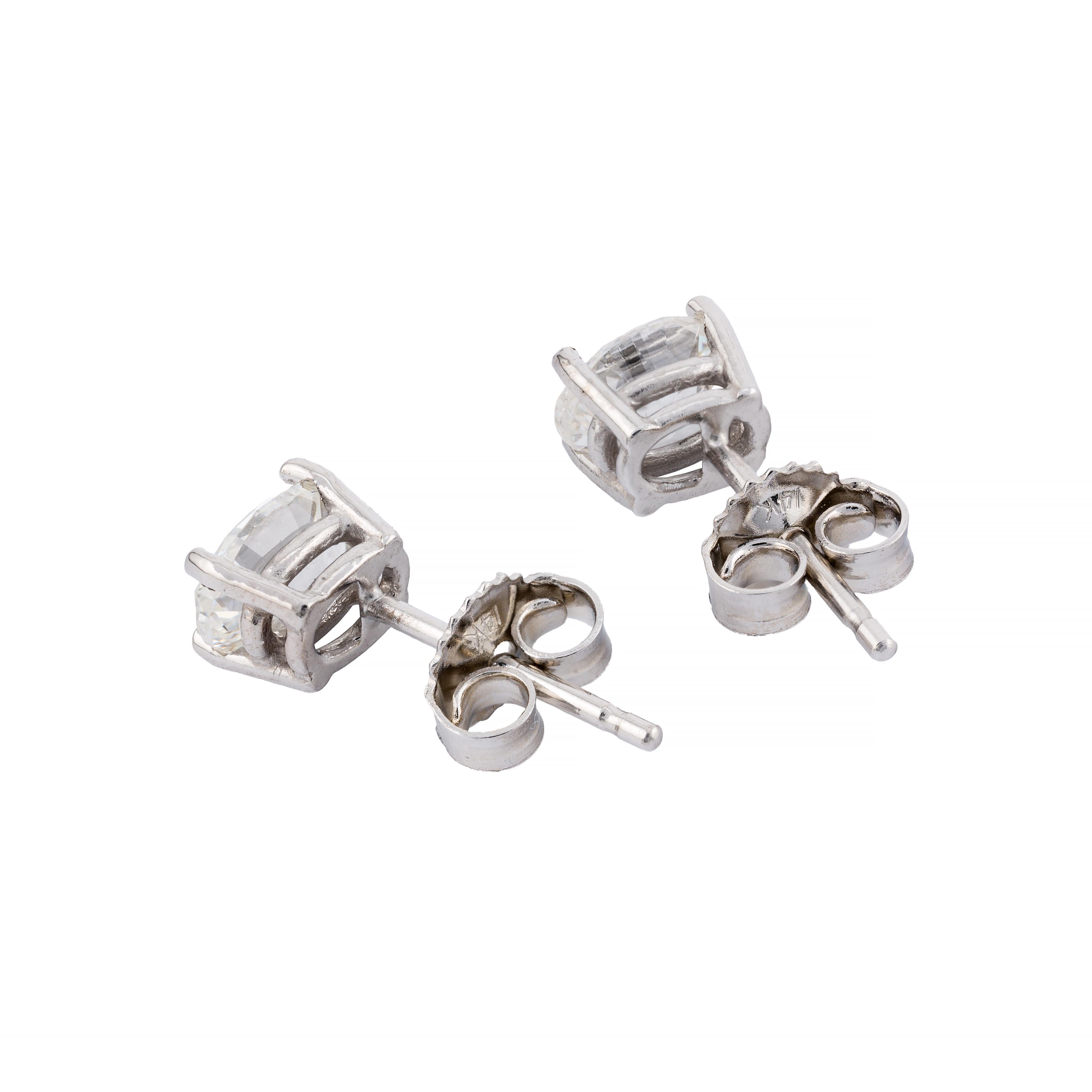 Ovale 1,00Ctw Diamant-Ohrstecker aus 14 Karat Weißgold (Ovalschliff) im Angebot