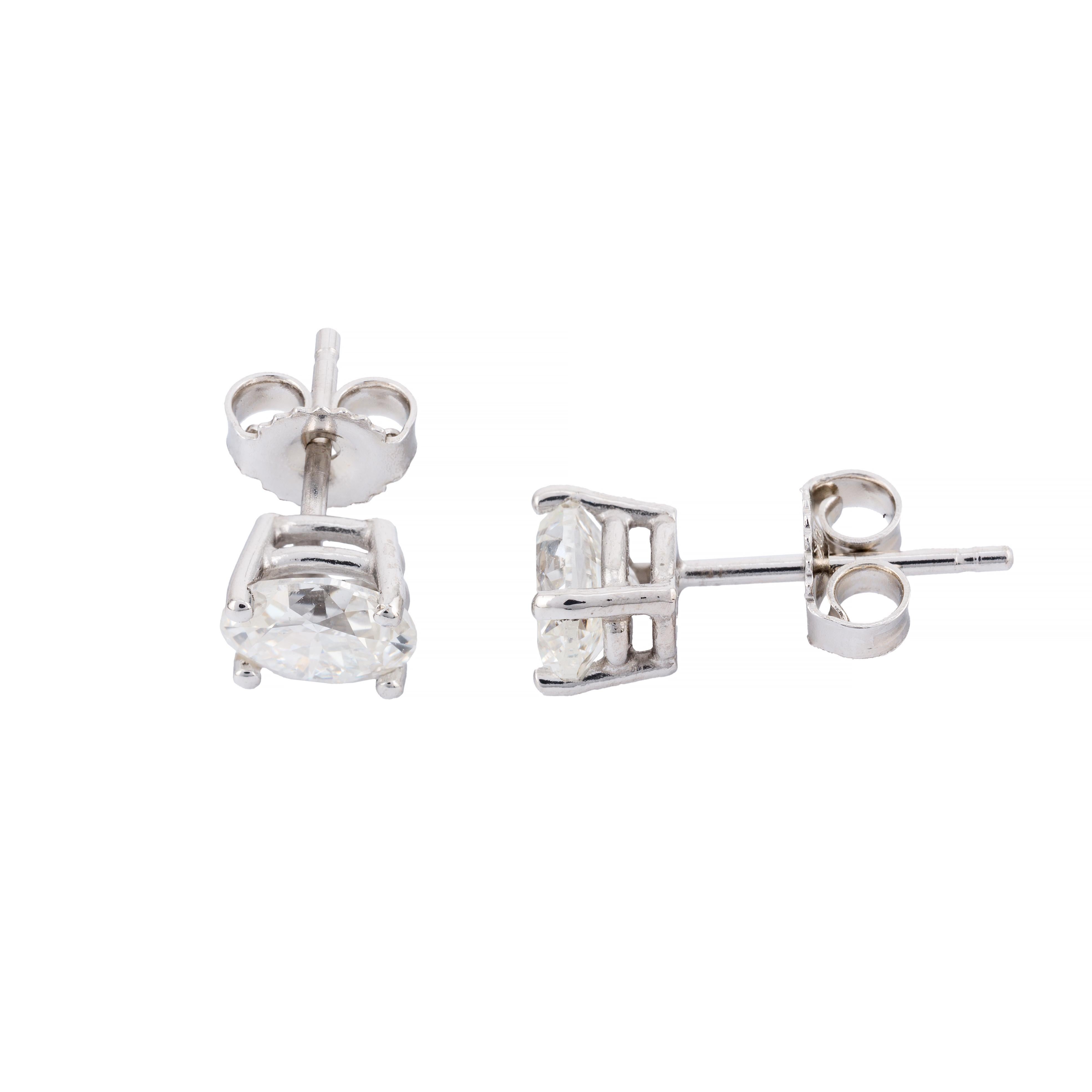 Ovale 1,00Ctw Diamant-Ohrstecker aus 14 Karat Weißgold im Zustand „Hervorragend“ im Angebot in Boston, MA