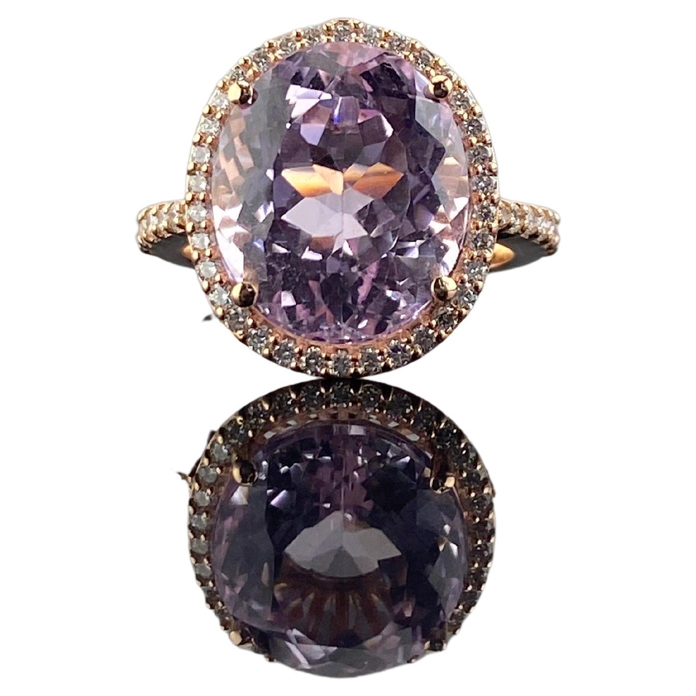 Grande bague en or rose avec grappe de kunzite ovale de 10,48 carats et diamants en vente