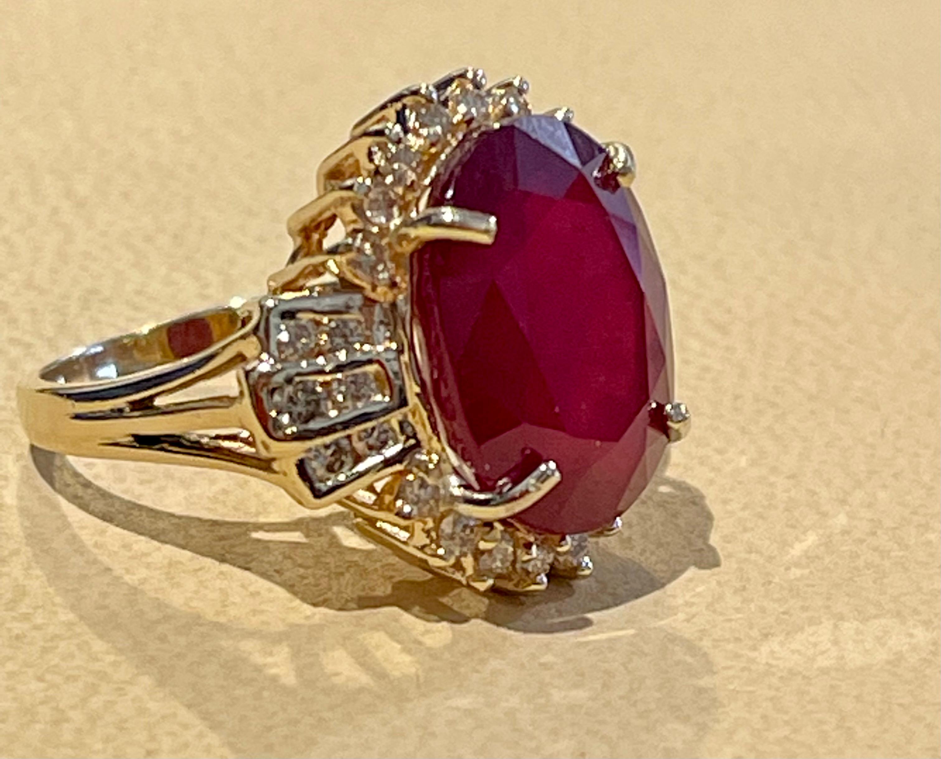 Bague en or jaune 14 carats avec rubis ovale traité de 12 carats et diamants de 1 carat en vente 8