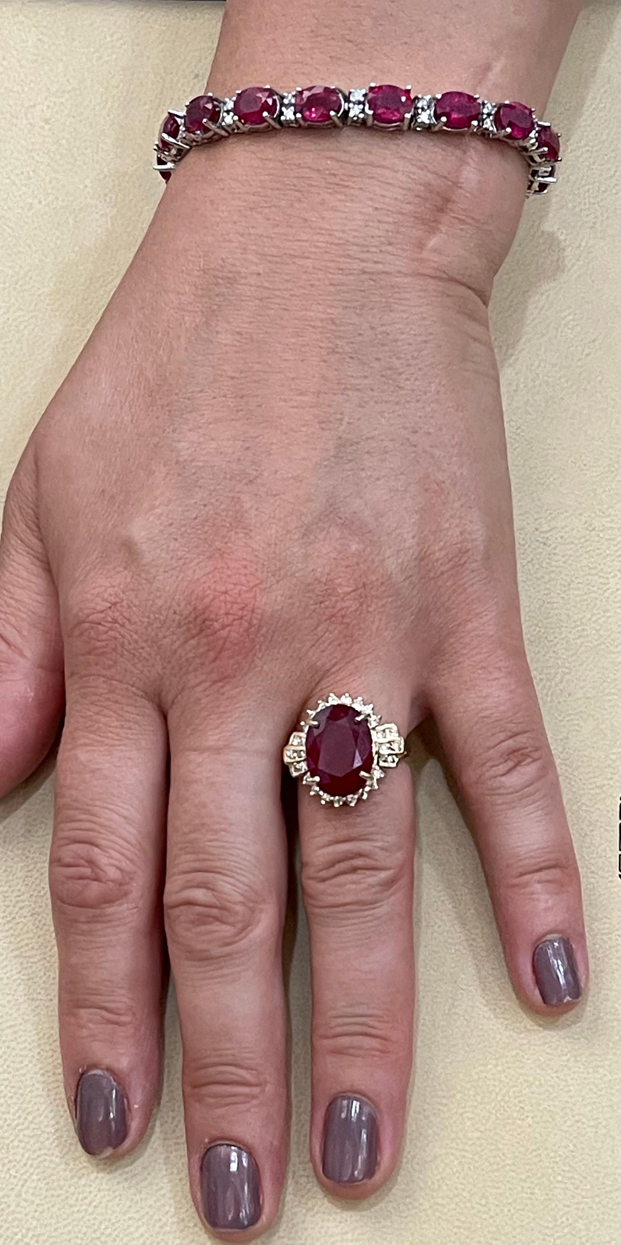 Anillo ovalado de oro amarillo de 14 quilates con rubí tratado de 12 quilates y diamante de 1 quilate en Excelente estado para la venta en New York, NY