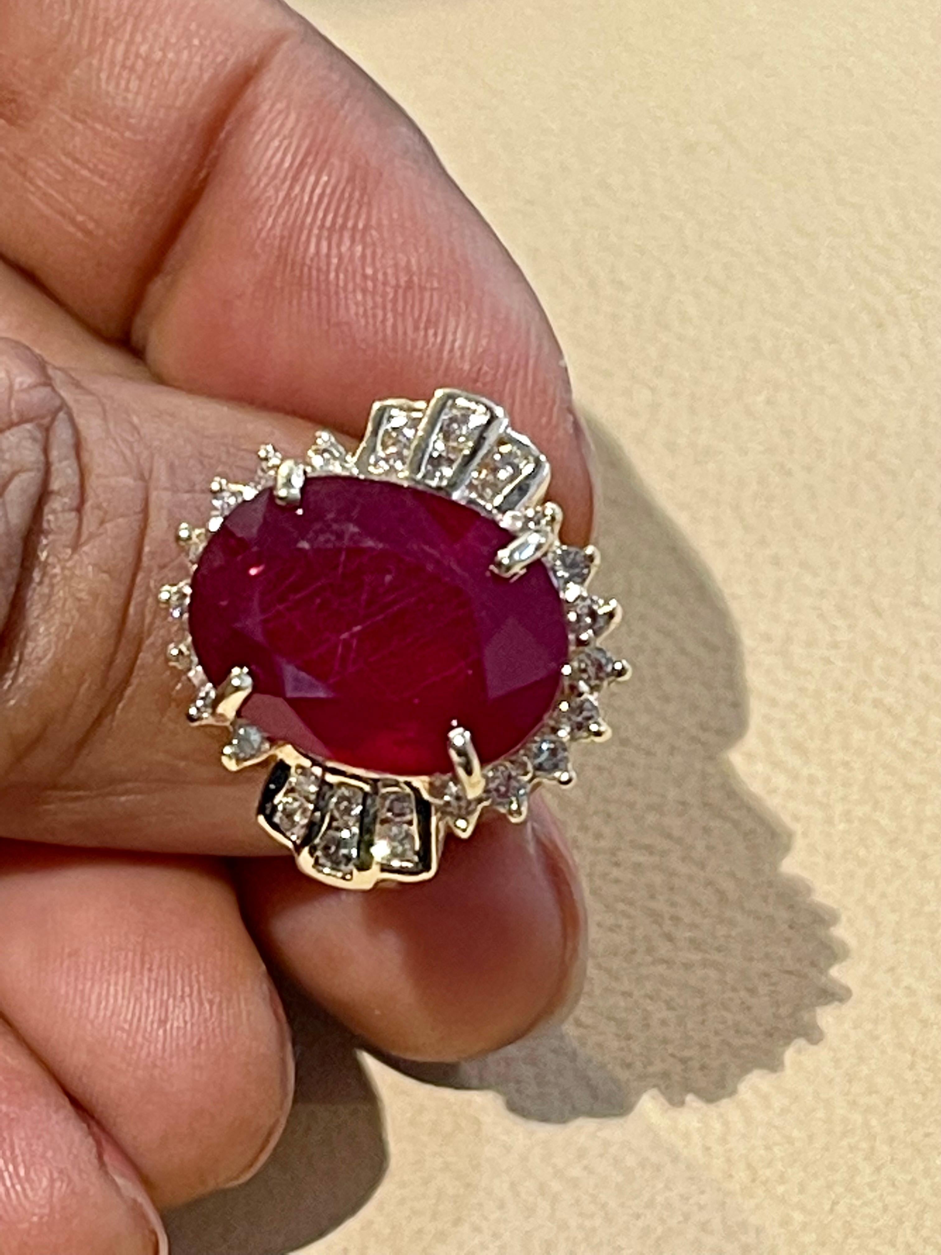 De las mujeres Anillo ovalado de oro amarillo de 14 quilates con rubí tratado de 12 quilates y diamante de 1 quilate en venta