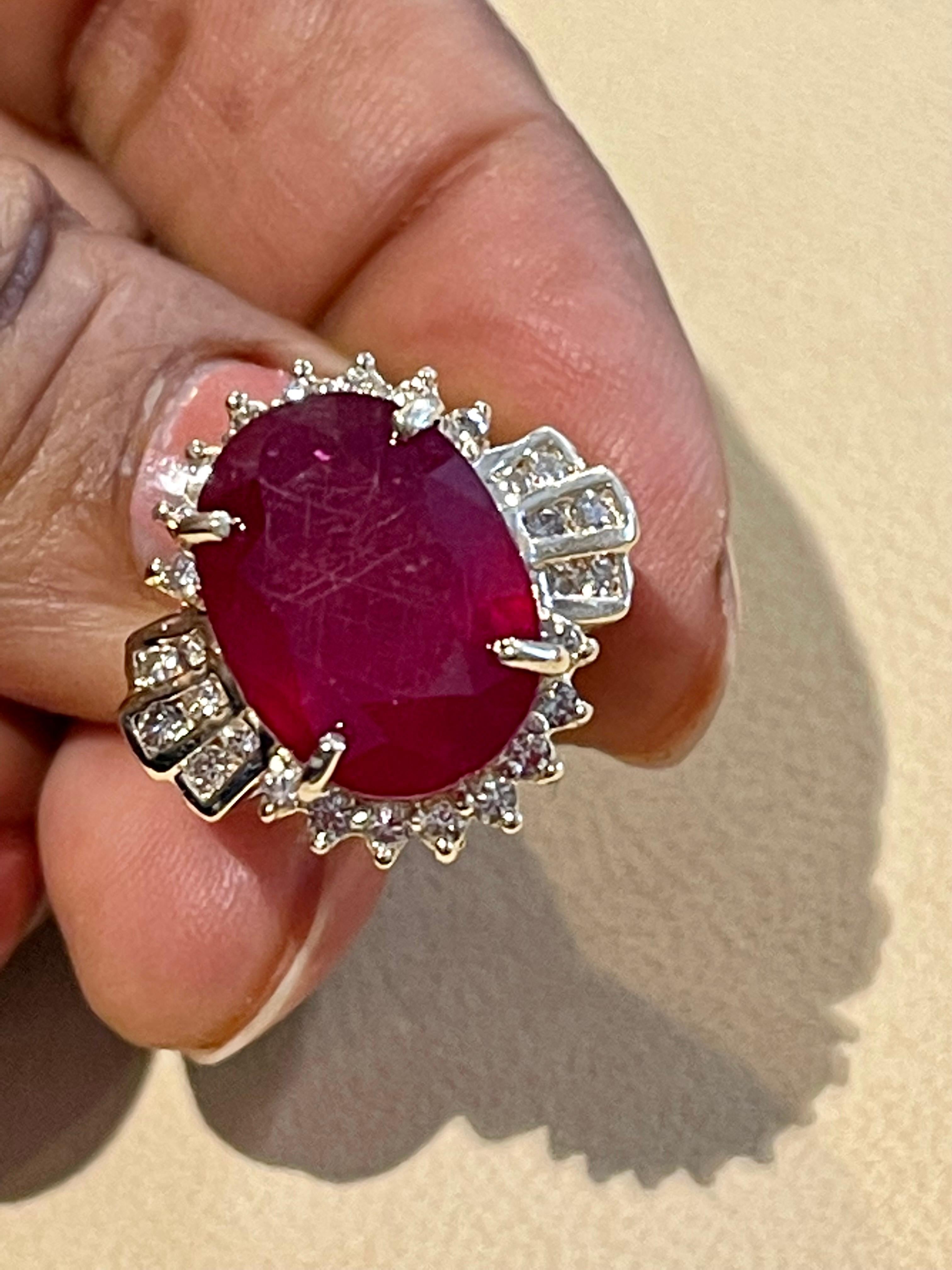 Anillo ovalado de oro amarillo de 14 quilates con rubí tratado de 12 quilates y diamante de 1 quilate en venta 4