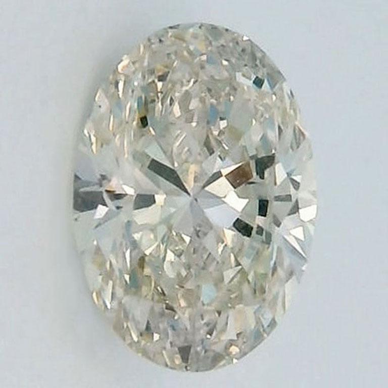 This exquisite 1.5 carat oval-cut diamond is a stunning blend of elegance and brilliance. Certified by the Gemological Institute of America (GIA), it guarantees exceptional quality and authenticity. Graded L for color, this diamond exhibits a warm,