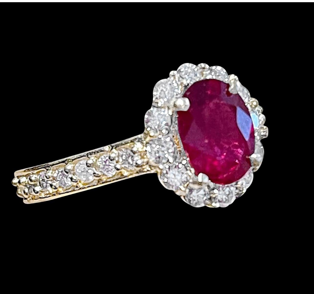 Oval 1.5 Carat Treated Ruby and 1.20 Carat Diamond 14 Karat Yellow Gold Ring For Sale 1