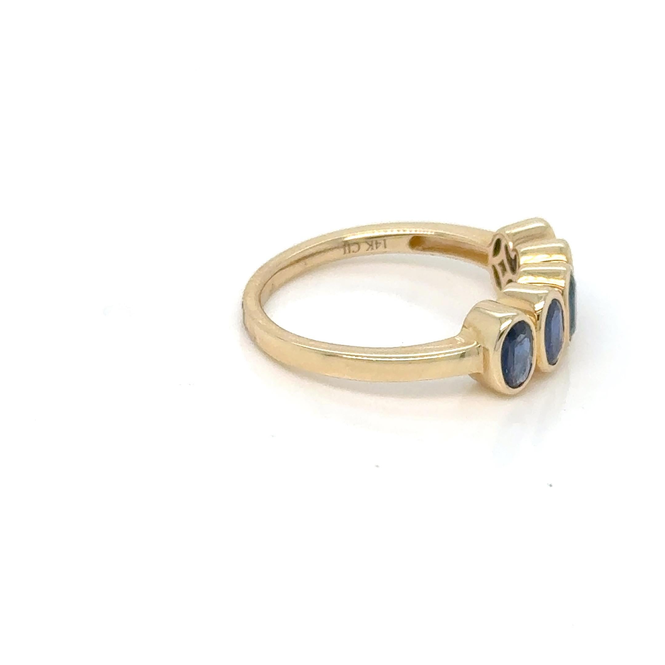 Modern OVAL 1.50CT SAPP BEZEL Ring 14K For Sale