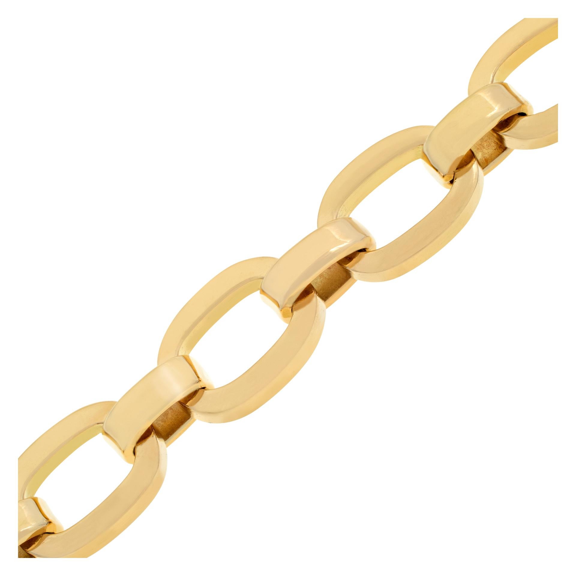 Oval link bracelet in 18k yellow gold. Length 6 inches, width 9mm.