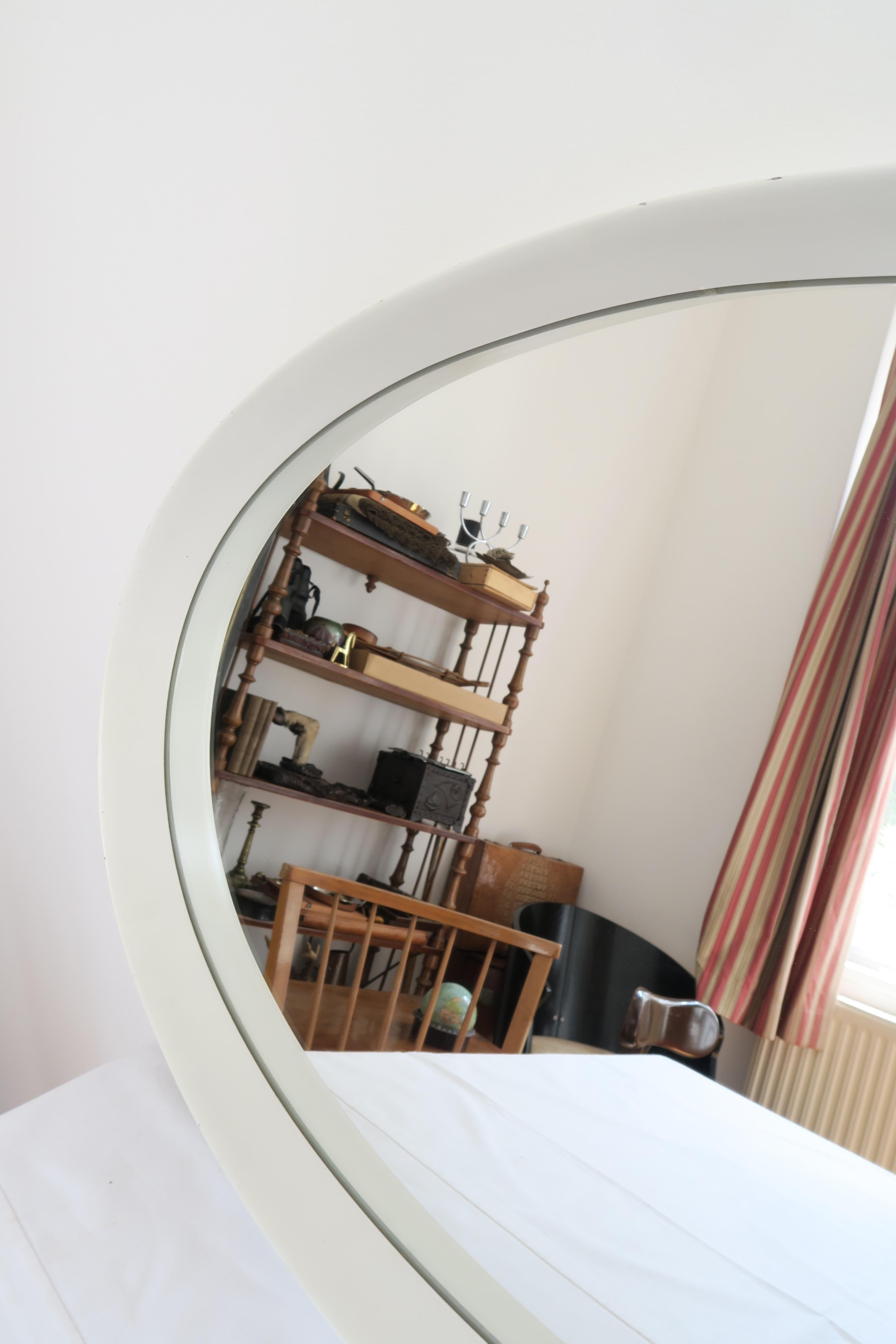 Mid-Century Modern Oval 1950s Italian Mirror with Wooden Frame For Sale