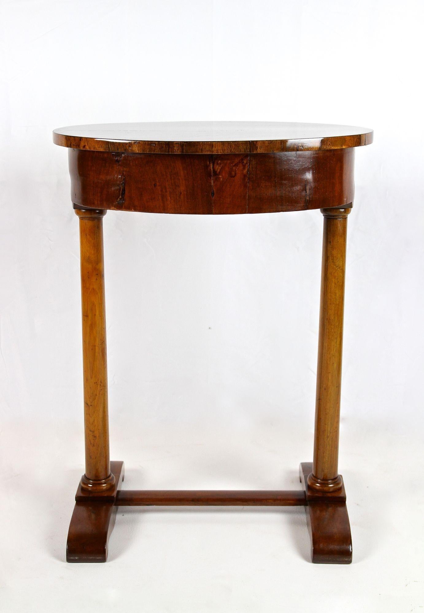 Oval 19th Century Biedermeier Nutwood Side Table, Austria, circa 1830 For Sale 4