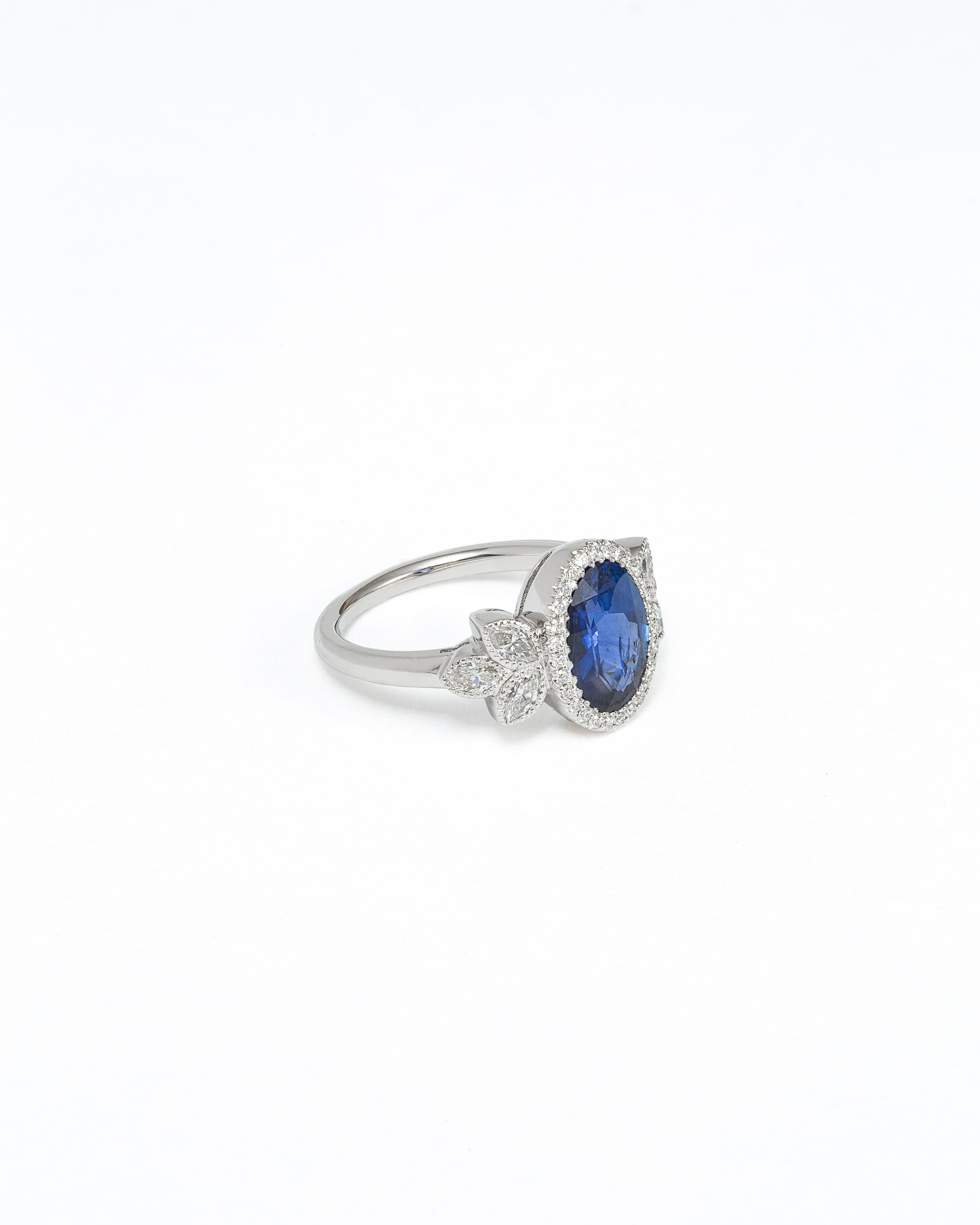 Modern Oval 3.16 Carats Deep Blue Ceylon Sapphire and Diamond Ring For Sale