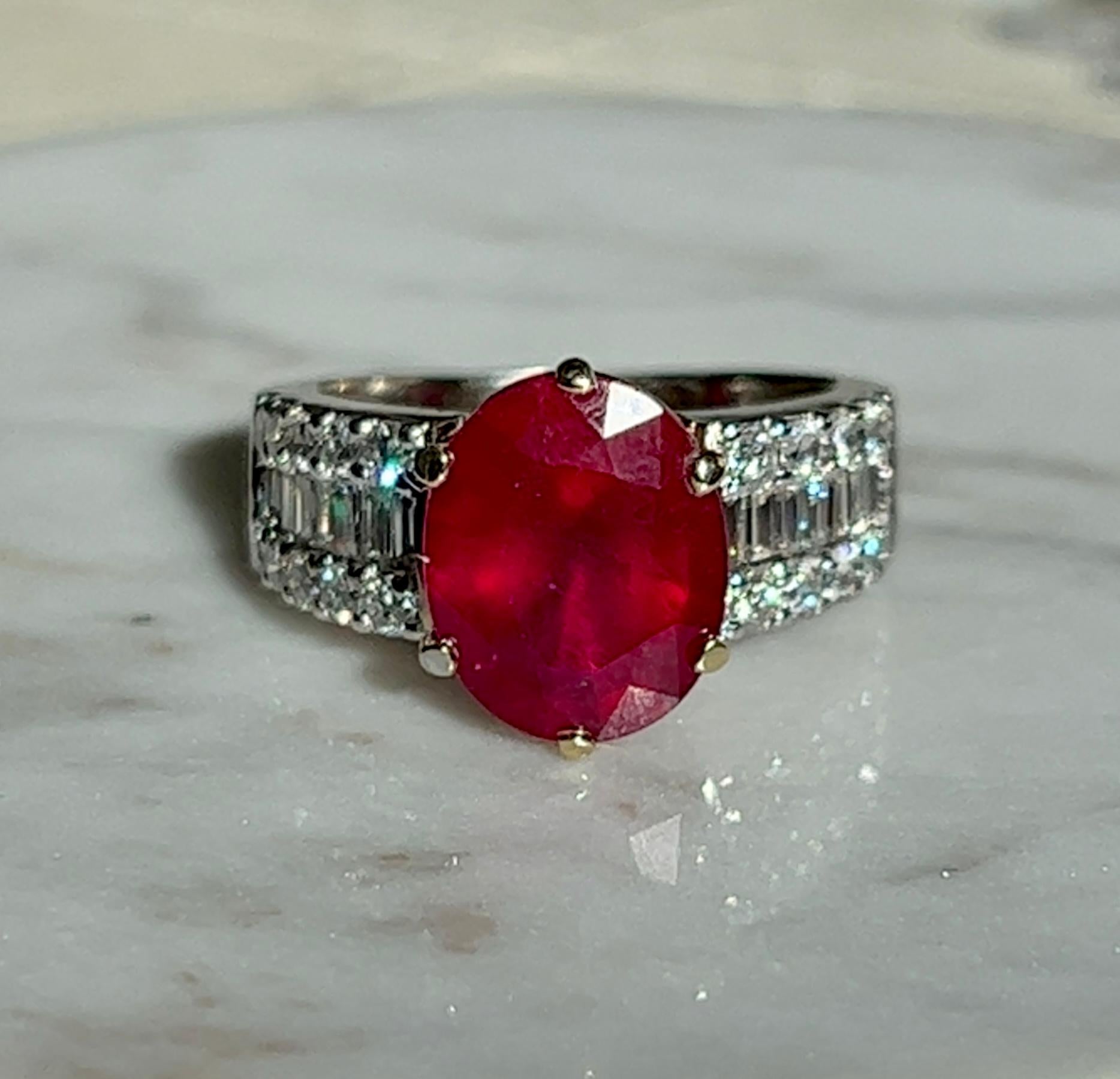 Oval 5.71 Carat Natural Ruby & Diamond Ring in 18K Gold In Good Condition For Sale In Towson, MD