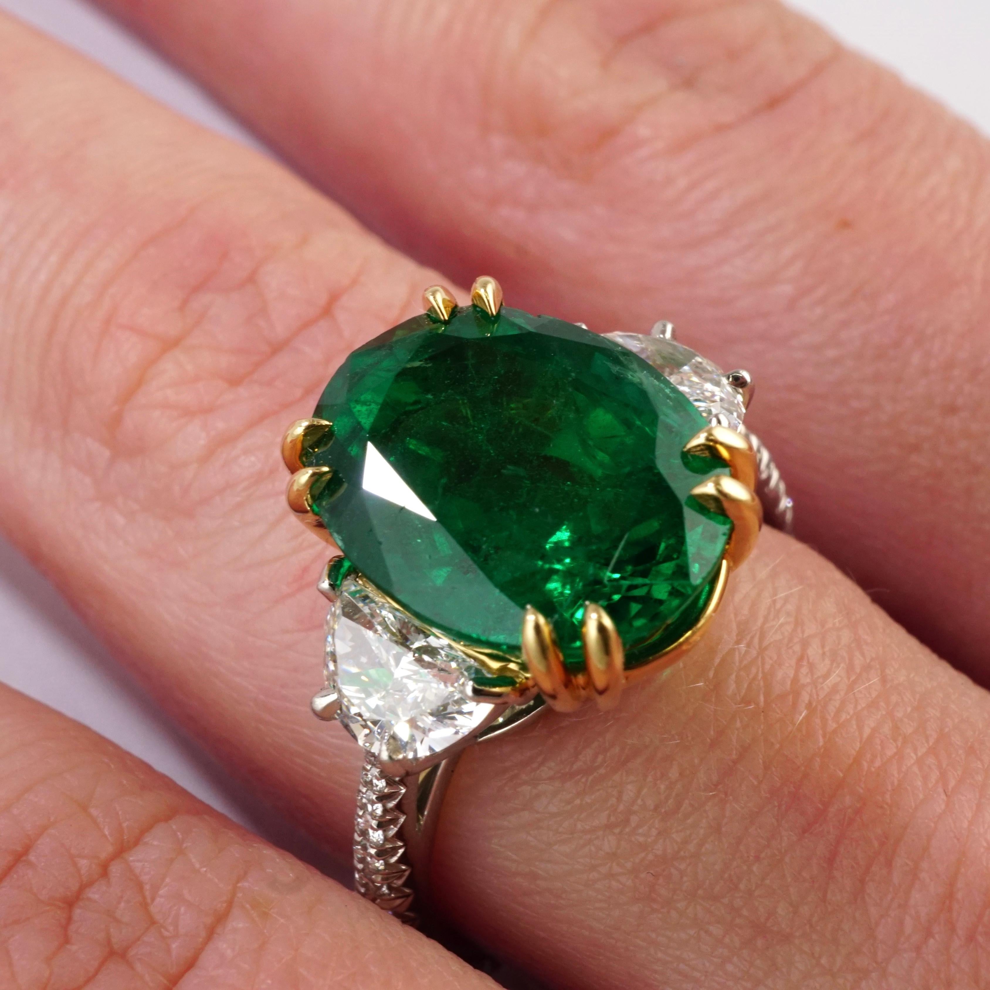 Contemporary Oval 5.72 Carat Green Emerald Platinum Cocktail/Engagement Ring Set in Platinum For Sale