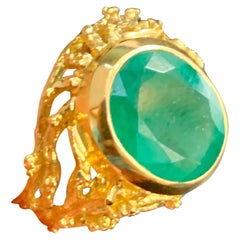  Bague en or jaune 18 carats avec émeraude naturelle de forme ovale de 7 carats