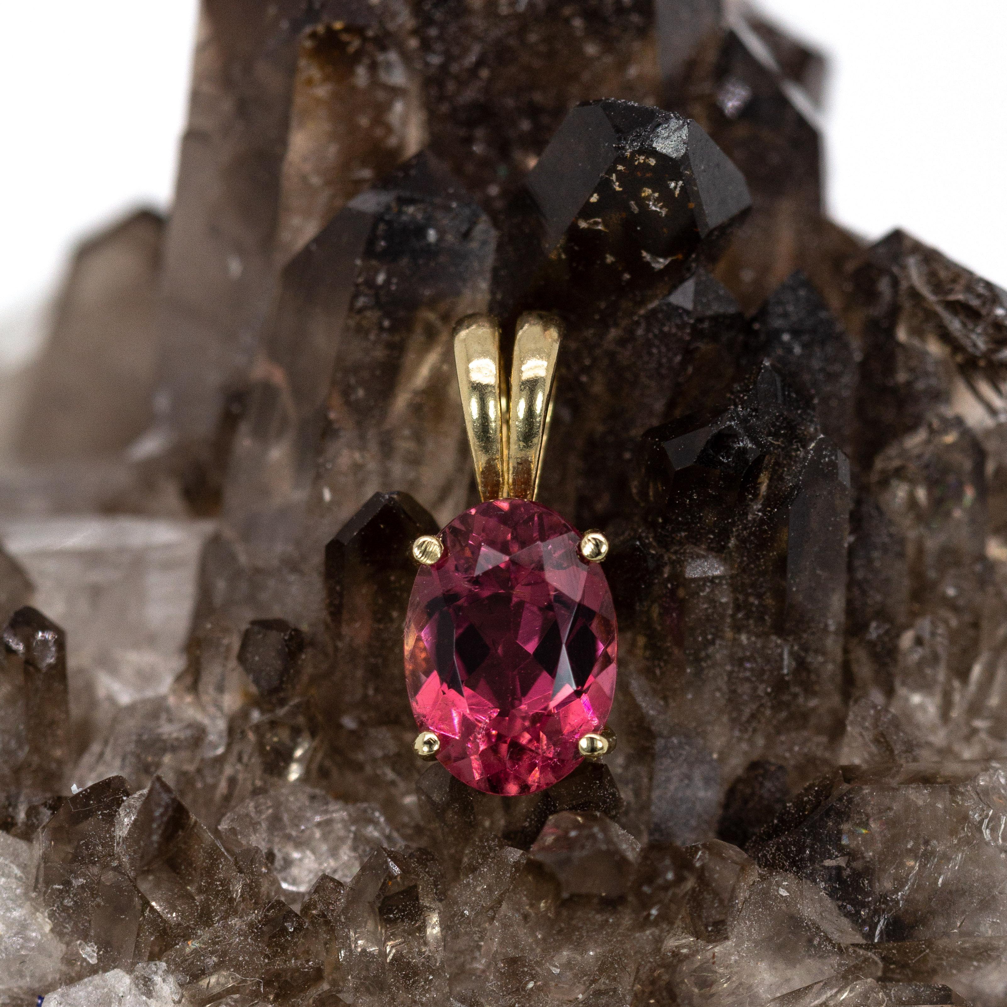 Oval 8x6mm - 1ct Pink Tourmaline Pendant in 14K Solid Gold with Rabbit Bail Corte oval en venta