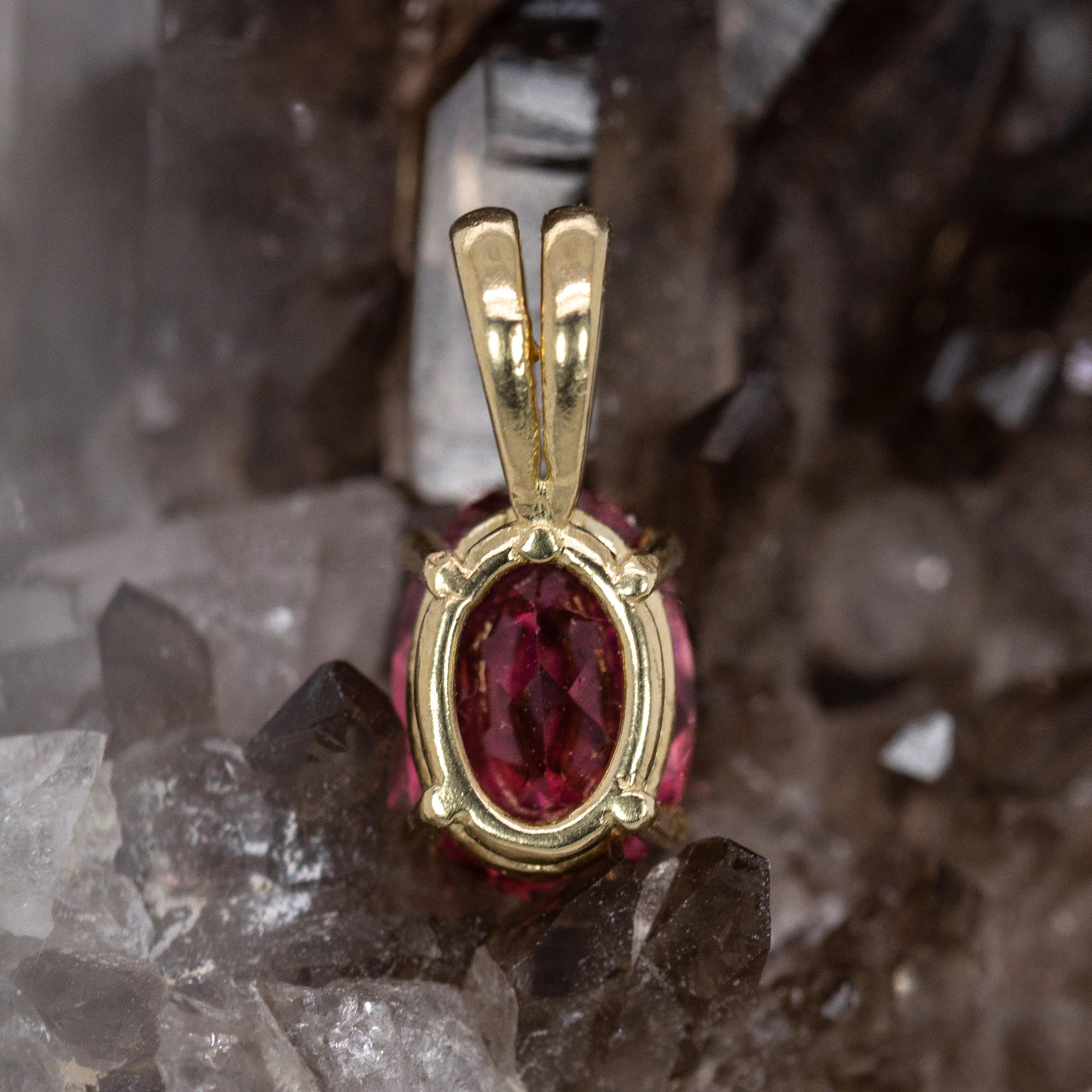 Oval 8x6mm - 1ct Pink Tourmaline Pendant in 14K Solid Gold with Rabbit Bail en venta 1