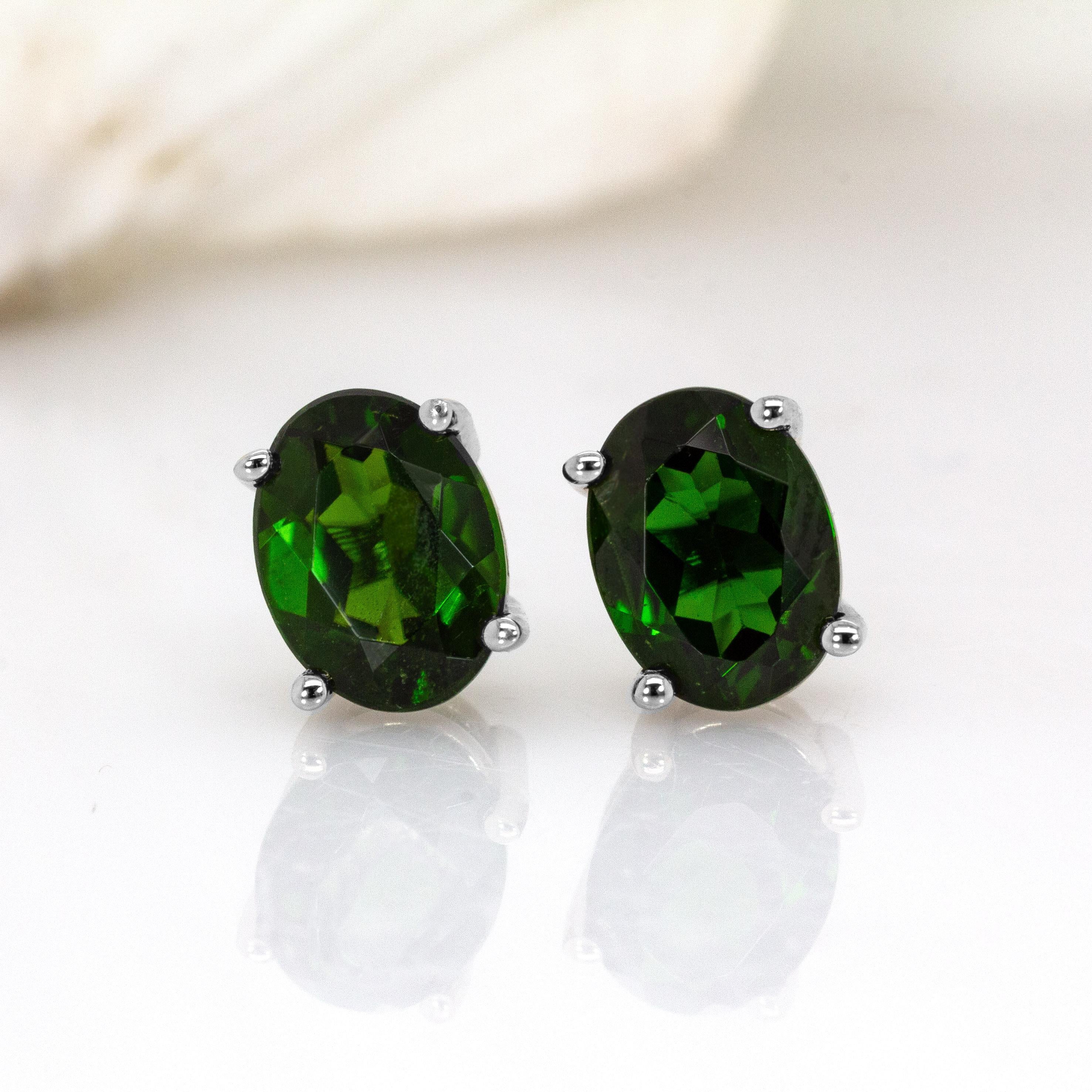Contemporain Ovale 8x6mm - Clous d'oreilles solitaires en diopside chromé : Or blanc massif 14k en vente