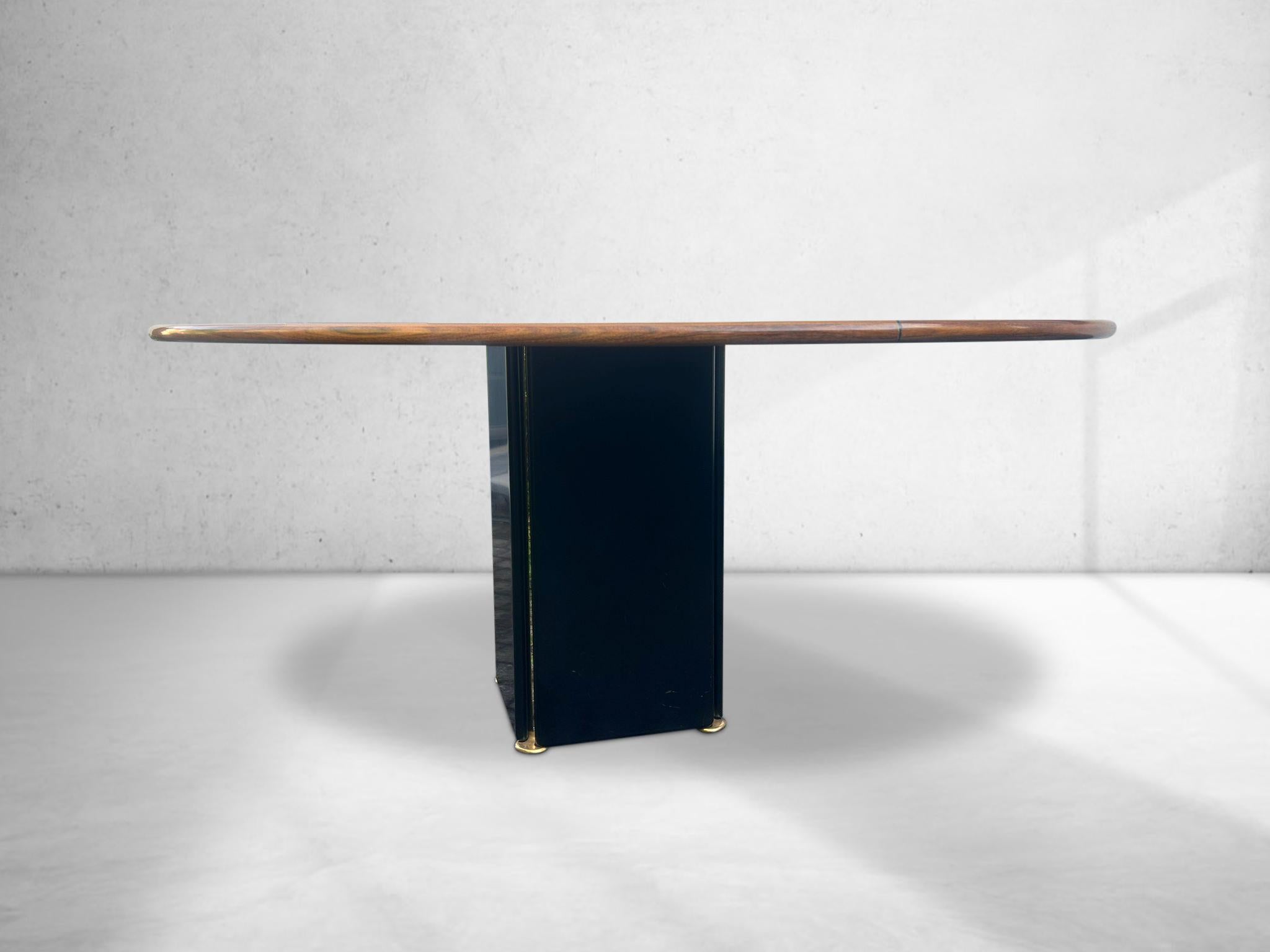 Mid-Century Modern Oval Africa dining table by Afra and Tobia Scarpa for Maxalto Italy 1970s