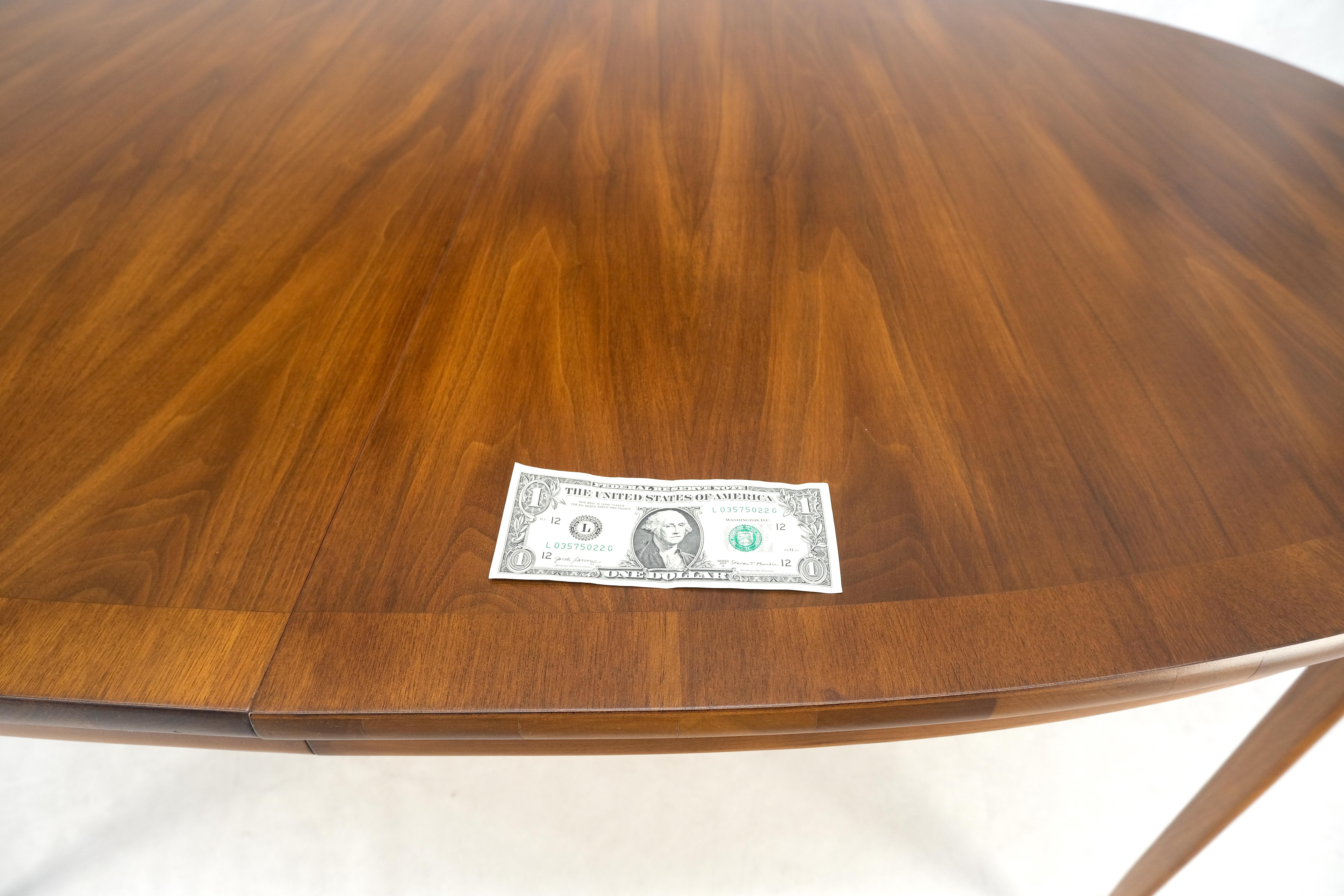 20th Century Oval American Walnut Mid Century Modern Dining Table on Tapered Leg 2 Leaves For Sale