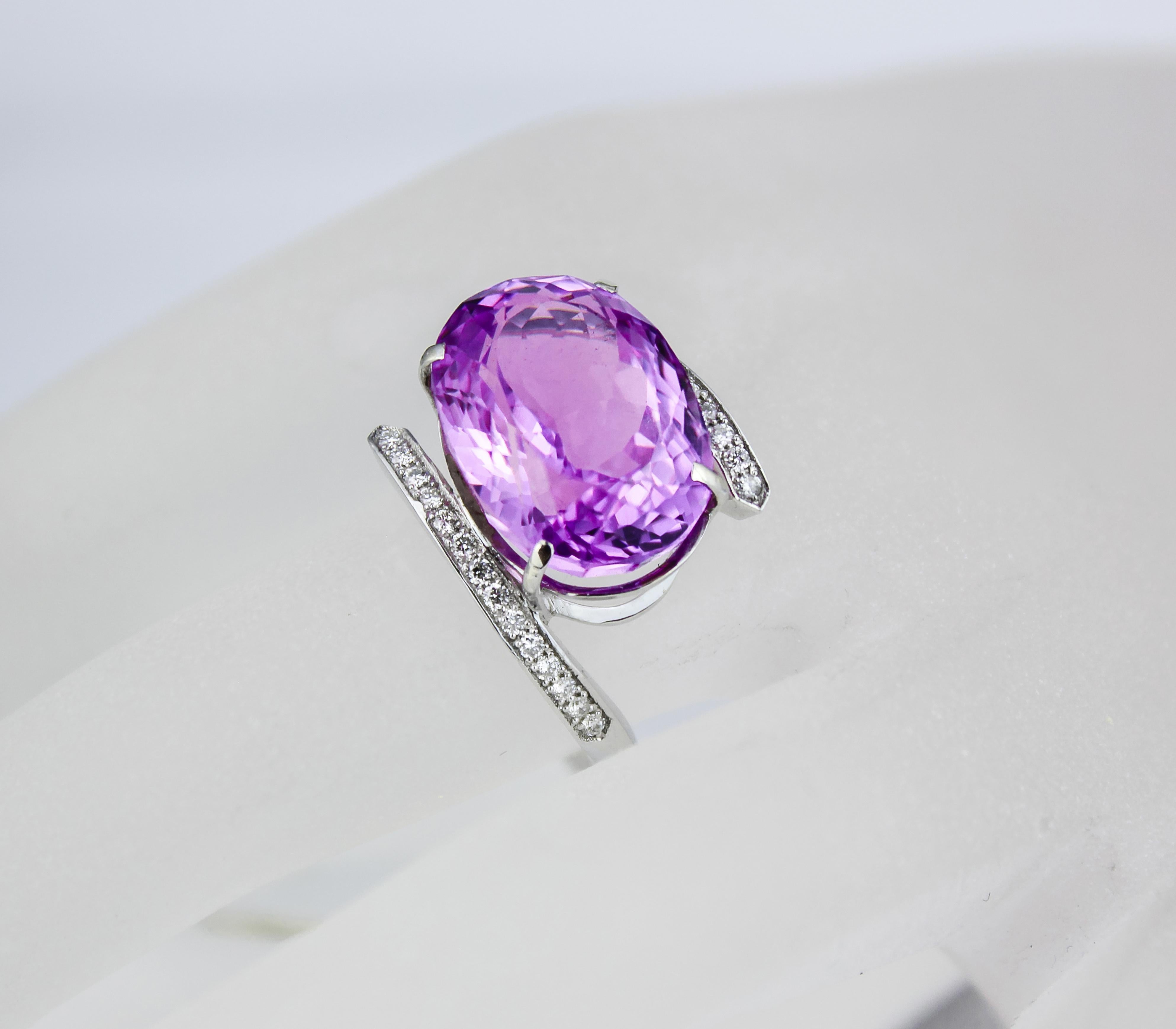 in vendita:  Anello ovale con ametista in oro massiccio 14k. 10