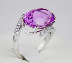 Oval amethyst 14k solid gold ring.
