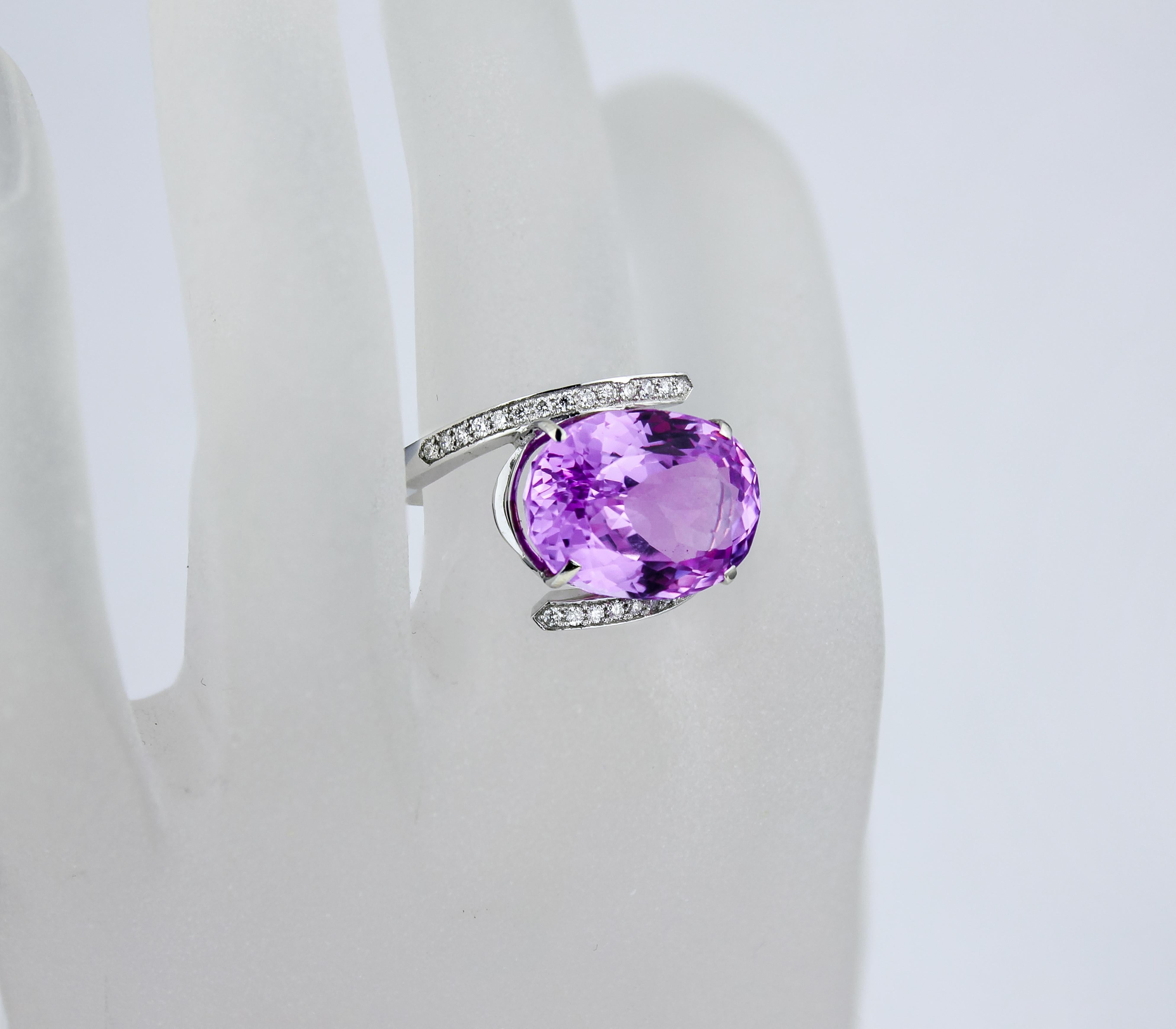 in vendita:  Anello ovale con ametista in oro massiccio 14k. 9
