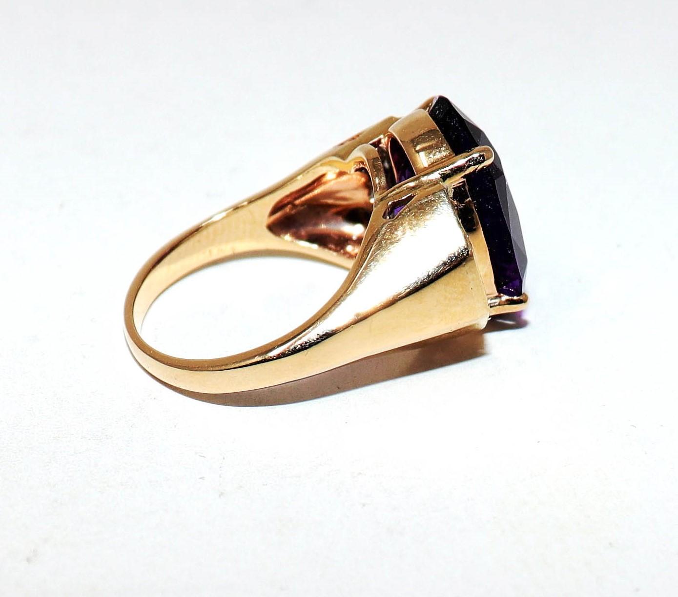 Anello cocktail ovale con ametista e diamanti in oro 14 carati 8,91 carati totali in vendita 5