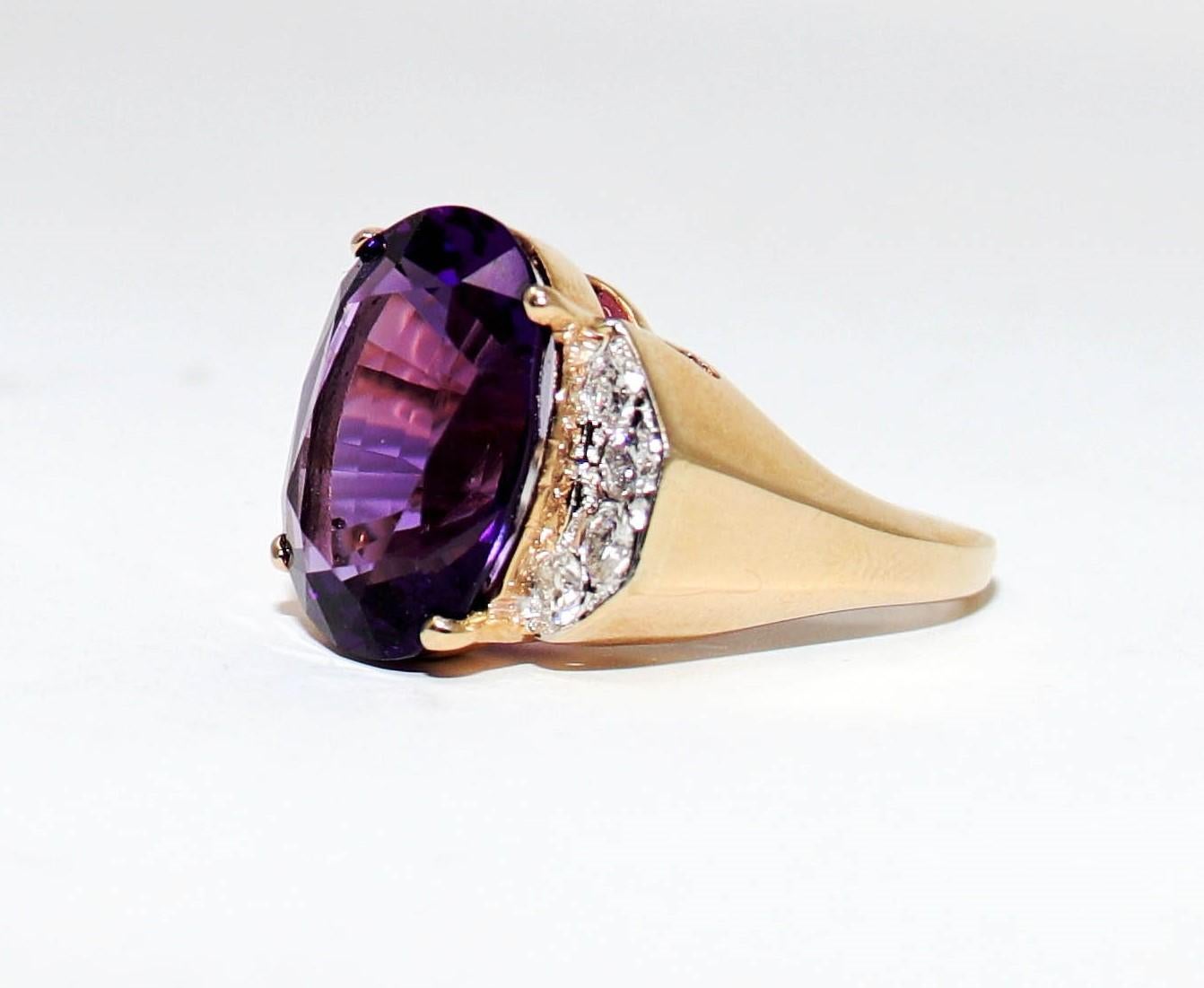 Oval Amethyst and Diamond Accent Cocktail Ring 14 Karat Gold 8.91 Carats Total In Good Condition For Sale In Scottsdale, AZ