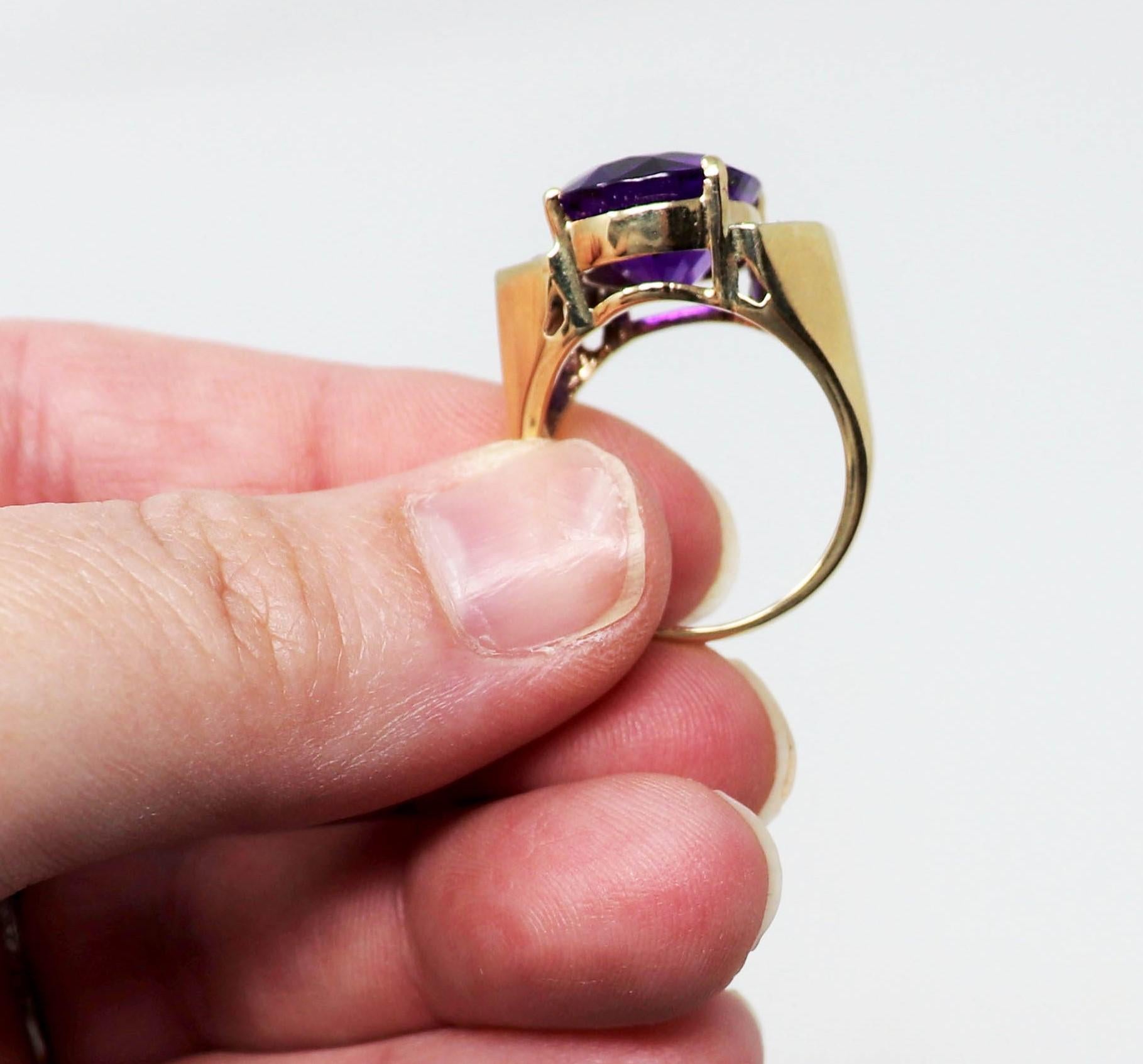 Oval Amethyst and Diamond Accent Cocktail Ring 14 Karat Gold 8.91 Carats Total For Sale 3