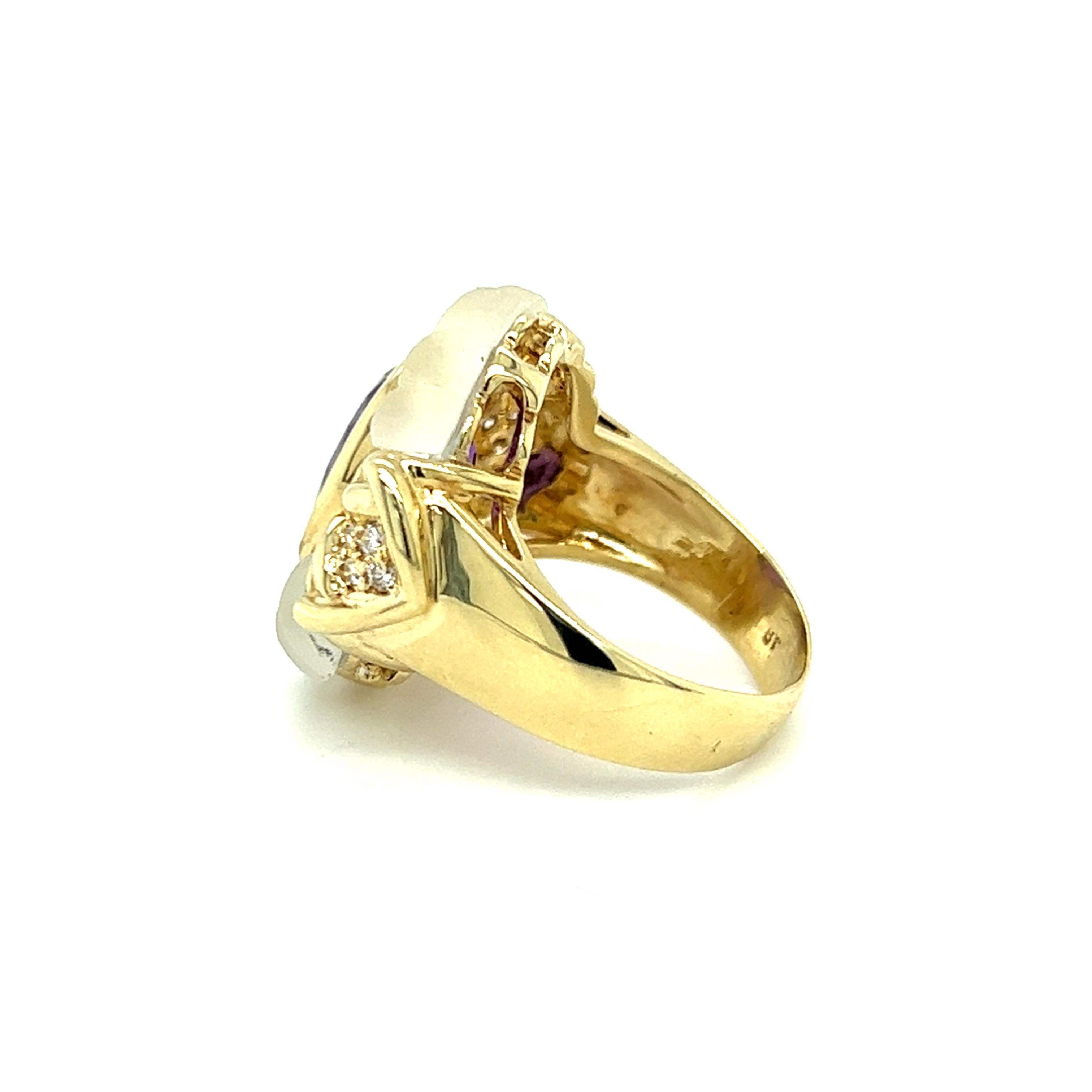 Contemporain Bague en or jaune 14 carats avec améthyste ovale, diamant et cristal de verre  en vente