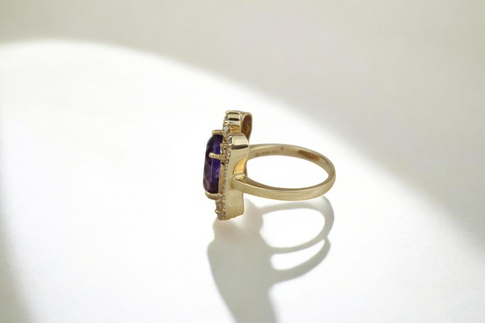 Women's Oval Amethyst Diamond Halo Gemstone Ring in 14k Solid Gold (Certified) For Sale