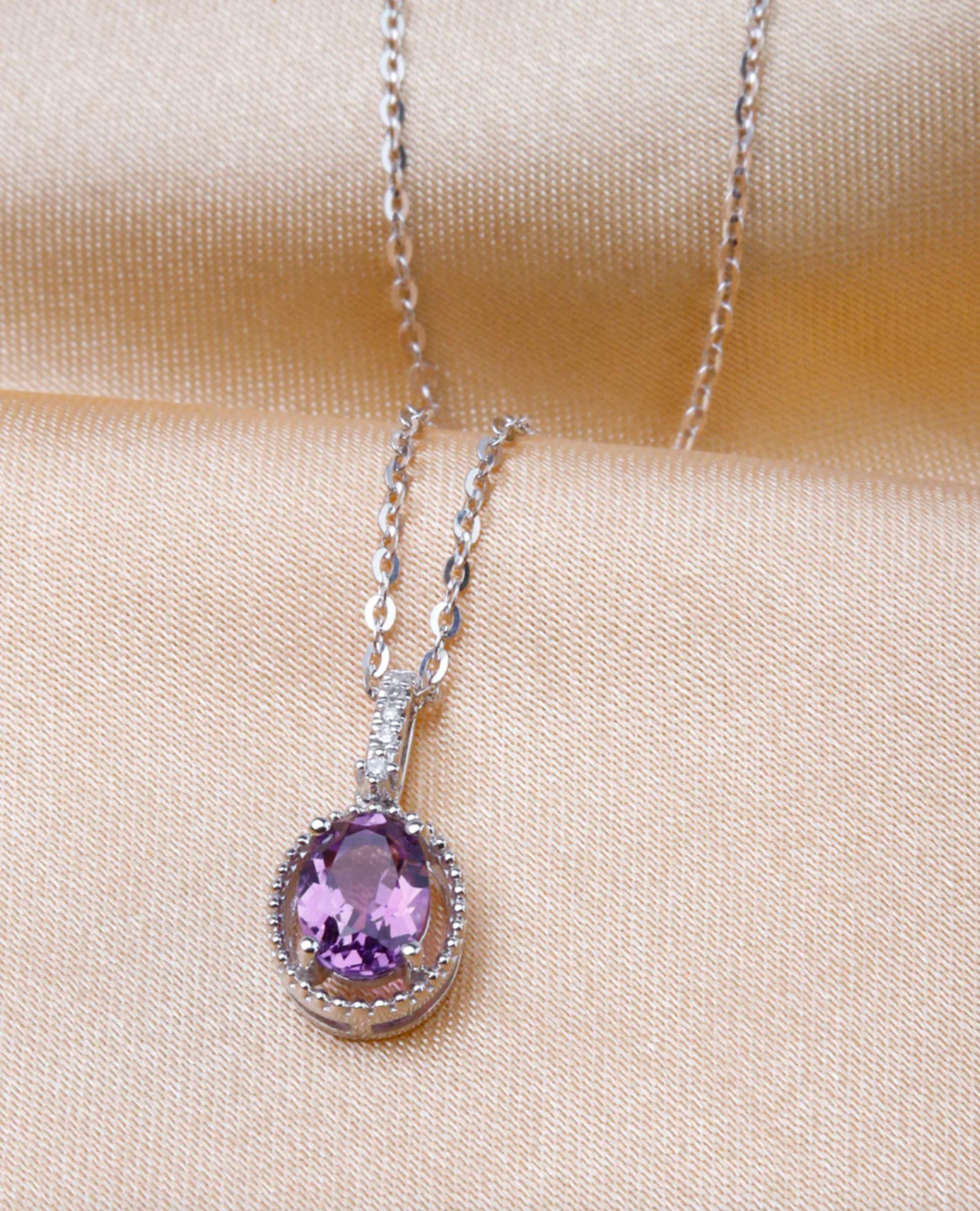 Ovale Amethyst & Diamant-Anhänger-Halskette aus 14K Weißgold Damen im Angebot