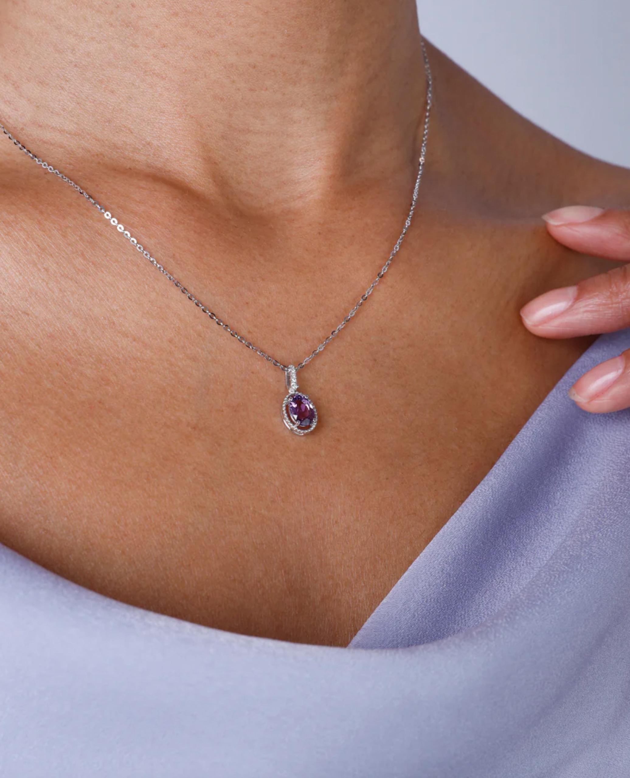 Ovale Amethyst & Diamant-Anhänger-Halskette aus 14K Weißgold im Angebot 2