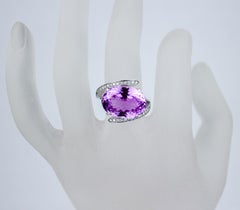 Oval amethyst ring.
